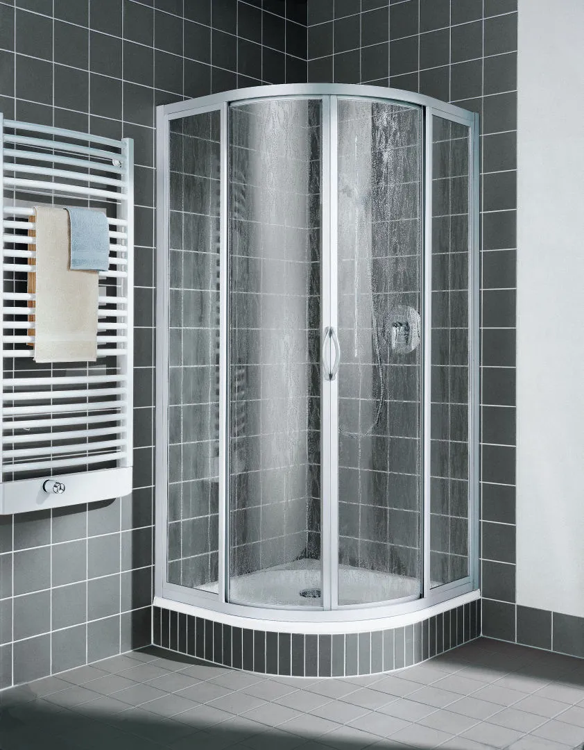 Kermi Duschdesign Viertelkreis-Duschkabine mit Gleittüren für ungleichschenklige Wannen „NOVA 2000“ Glas Kerolan Fontana, Profile Silber Mattglanz, BV: 975 - 775 mm WE: 985 - 1010/785 - 810 mm H: 1850 mm Kermi Duschdesign Viertelkreis-Duschkabine mit Gleittüren für ungleichschenklige Wannen „NOVA 2000“ Glas Kerolan Fontana, Profile Silber Mattglanz, BV: 975 - 775 mm WE: 985 - 1010/785 - 810 mm H: 1850 mm