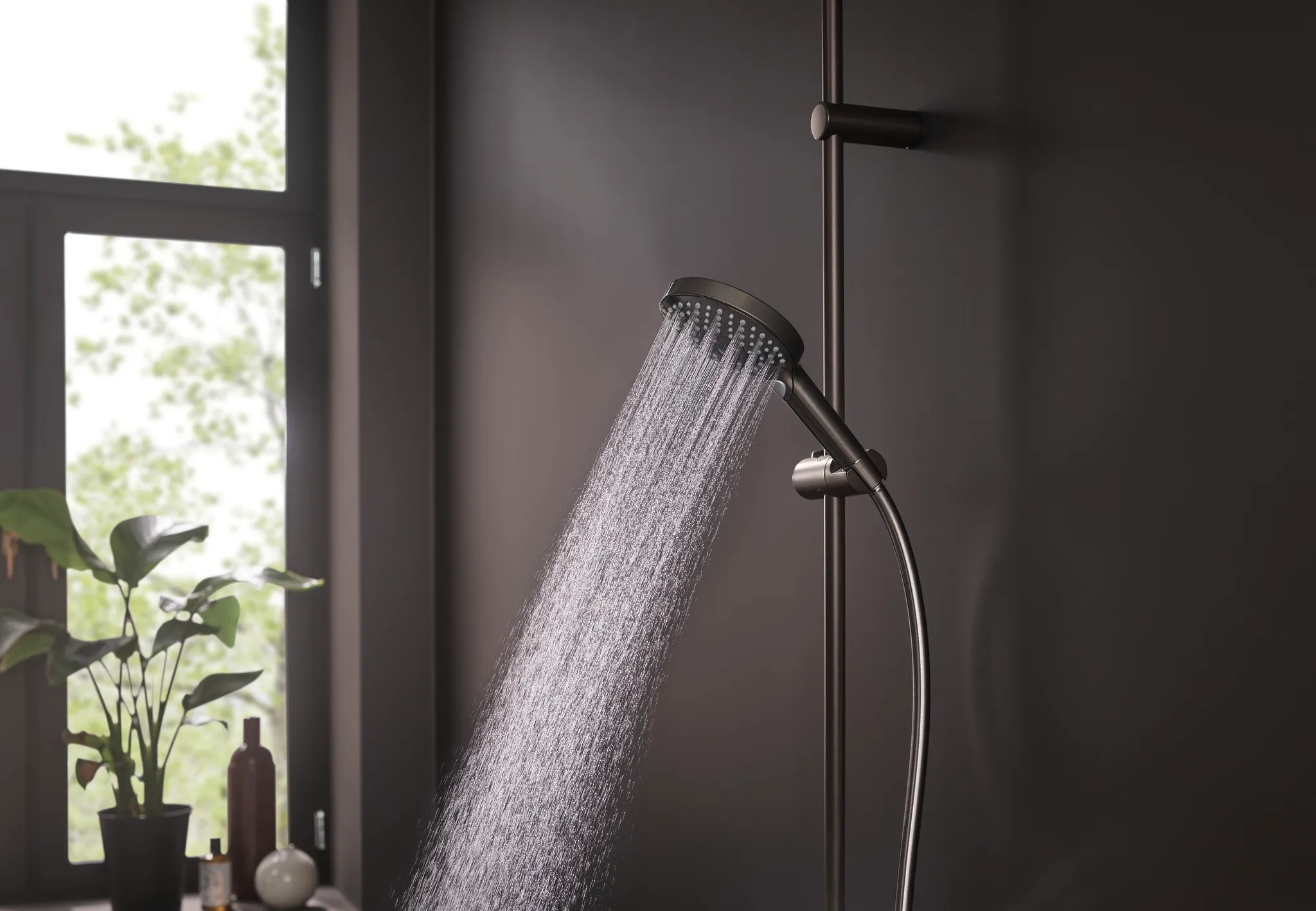 Hansgrohe Handbrause Raindance Select S 120, 3jet PowderRain BBC, 125 mm Brausekopfgröße, Brushed Black Chrome Hansgrohe Handbrause Raindance Select S 120, 3jet PowderRain BBC, 125 mm Brausekopfgröße, Brushed Black Chrome