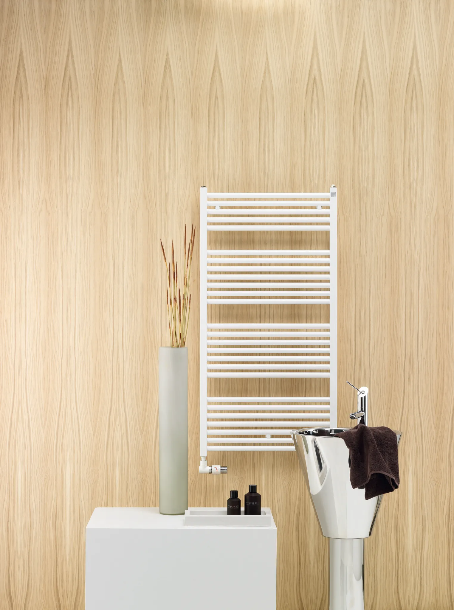 Zehnder Design-Heizkörper „Zeno“ für Warmwasser-Zentralheizung oder gemischten Betrieb einlagig 60 × 118,4 cm in Beige Grey