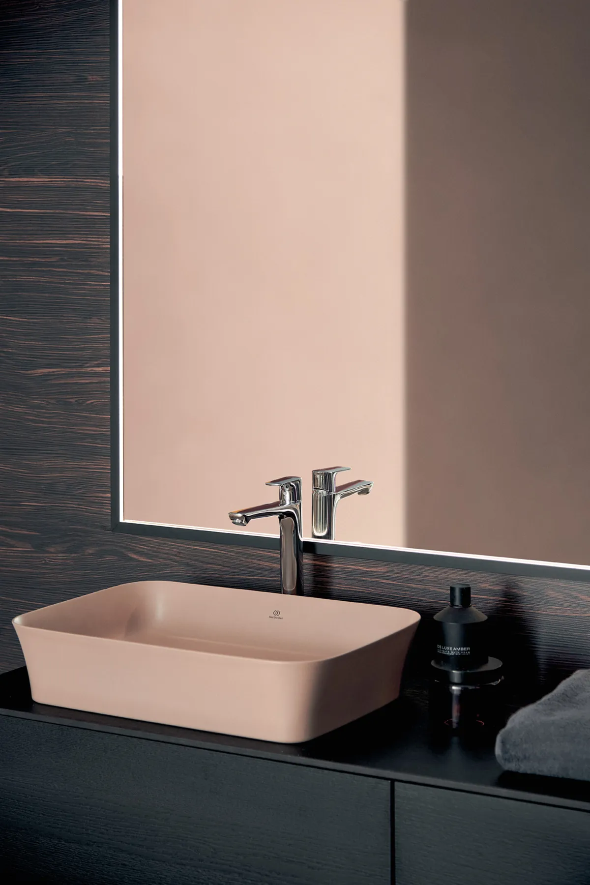 Waschtischarmatur Connect Air, mit verlängerter Sockel, mit Ablaufgarnitur, Ausladung 150mm, Brushed Gold Waschtischarmatur Connect Air, mit verlängerter Sockel, mit Ablaufgarnitur, Ausladung 150mm, Brushed Gold