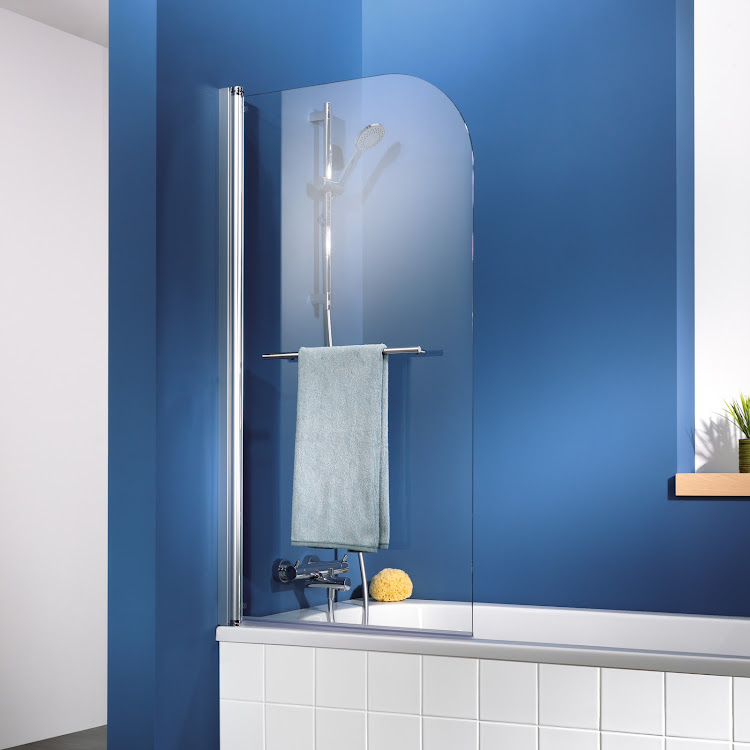 HSK teilgerahmter Badewannenaufsatz pendelbar 1-teilig „Exklusiv“ Glas Mattierung mittig (65 cm), Profile Alu Silber-matt, B: 750 mm H: 1400 mm HSK teilgerahmter Badewannenaufsatz pendelbar 1-teilig „Exklusiv“ Glas Mattierung mittig (65 cm), Profile Alu Silber-matt, B: 750 mm H: 1400 mm