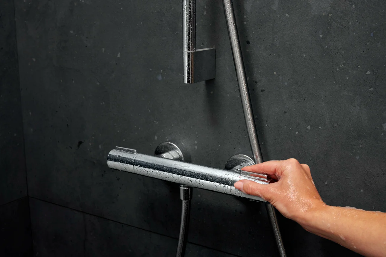 Hansgrohe Ecostat Element Brausethermostat Aufputz Chrom, DN15, Temperatur- und Volumensteuerung, EcoStop+ Taste begrenzt Wasserverbrauch auf 6 l/min, maximale Durchflussmenge bei 3 bar: 17 l/min, min. Betriebsdruck: 1 bar, max. Betriebsdruck: 10 bar, Si