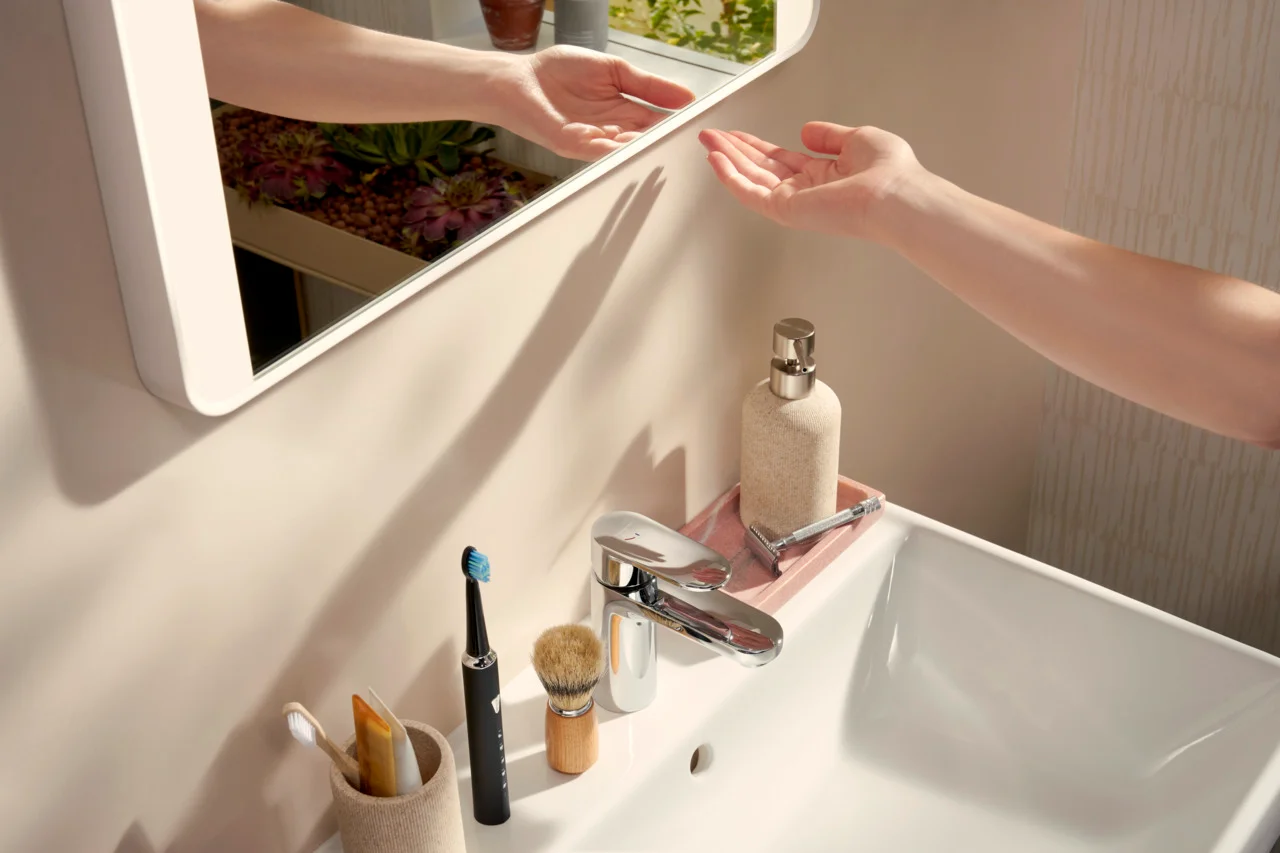 Hansgrohe Xarita Lite Q Spiegel mit LED-Beleuchtung, IR-Sensor, AntiFog, Mattweiß, 600x700x30 mm Hansgrohe Xarita Lite Q Spiegel mit LED-Beleuchtung, IR-Sensor, AntiFog, Mattweiß, 600x700x30 mm