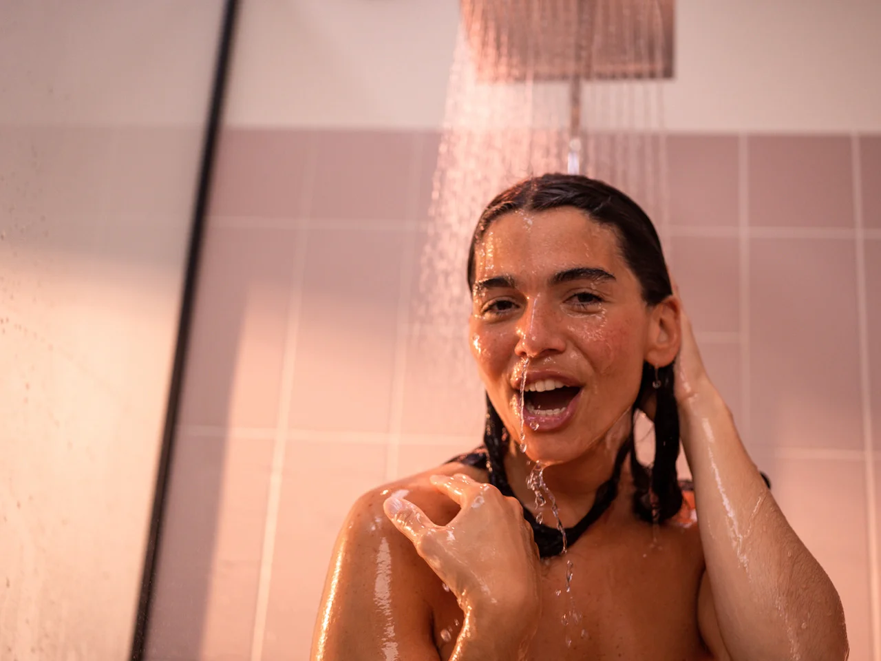 Hansgrohe Crometta E Showerpipe 240 chrom - 1-Jet mit Thermostat, Aufputzinstallation, DN15, 350 mm Brausearmlänge Hansgrohe Crometta E Showerpipe 240 chrom - 1-Jet mit Thermostat, Aufputzinstallation, DN15, 350 mm Brausearmlänge