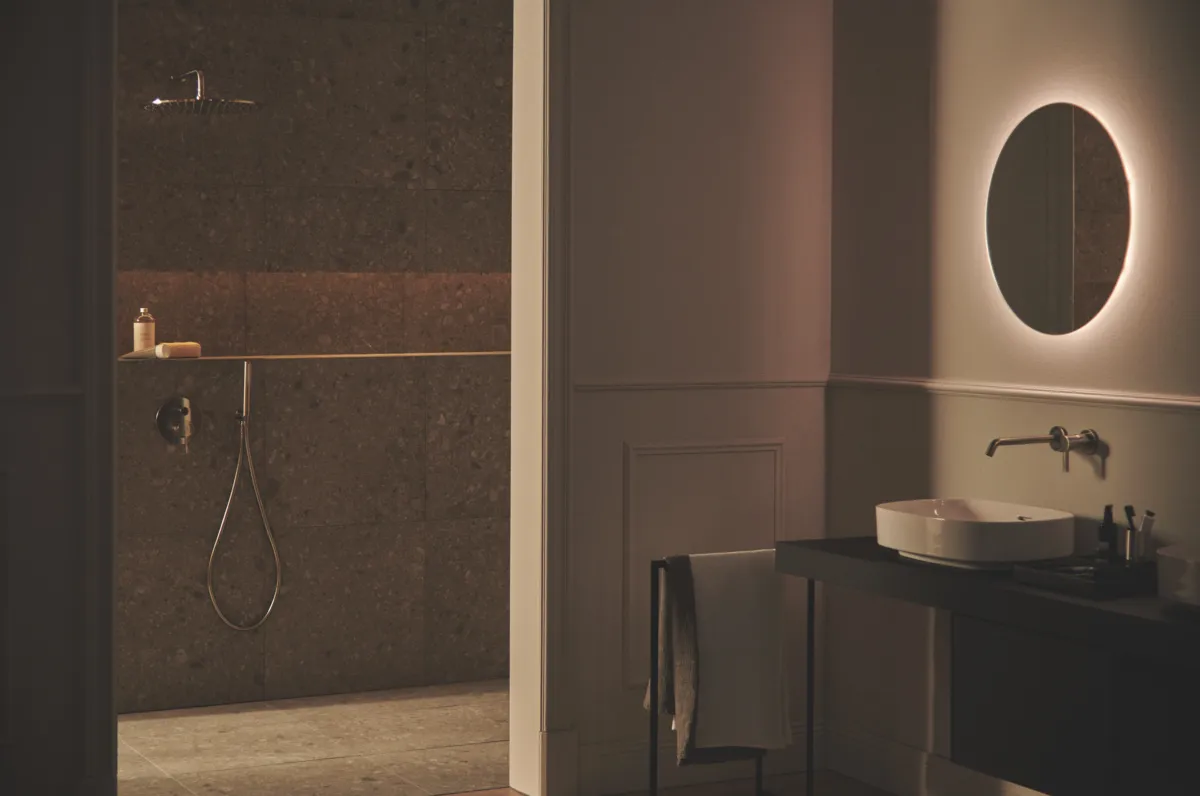 Wand-Waschtischarmatur Joy, Bausatz 2, runde Rosette, Ausladung 220mm, Brushed Gold Wand-Waschtischarmatur Joy, Bausatz 2, runde Rosette, Ausladung 220mm, Brushed Gold