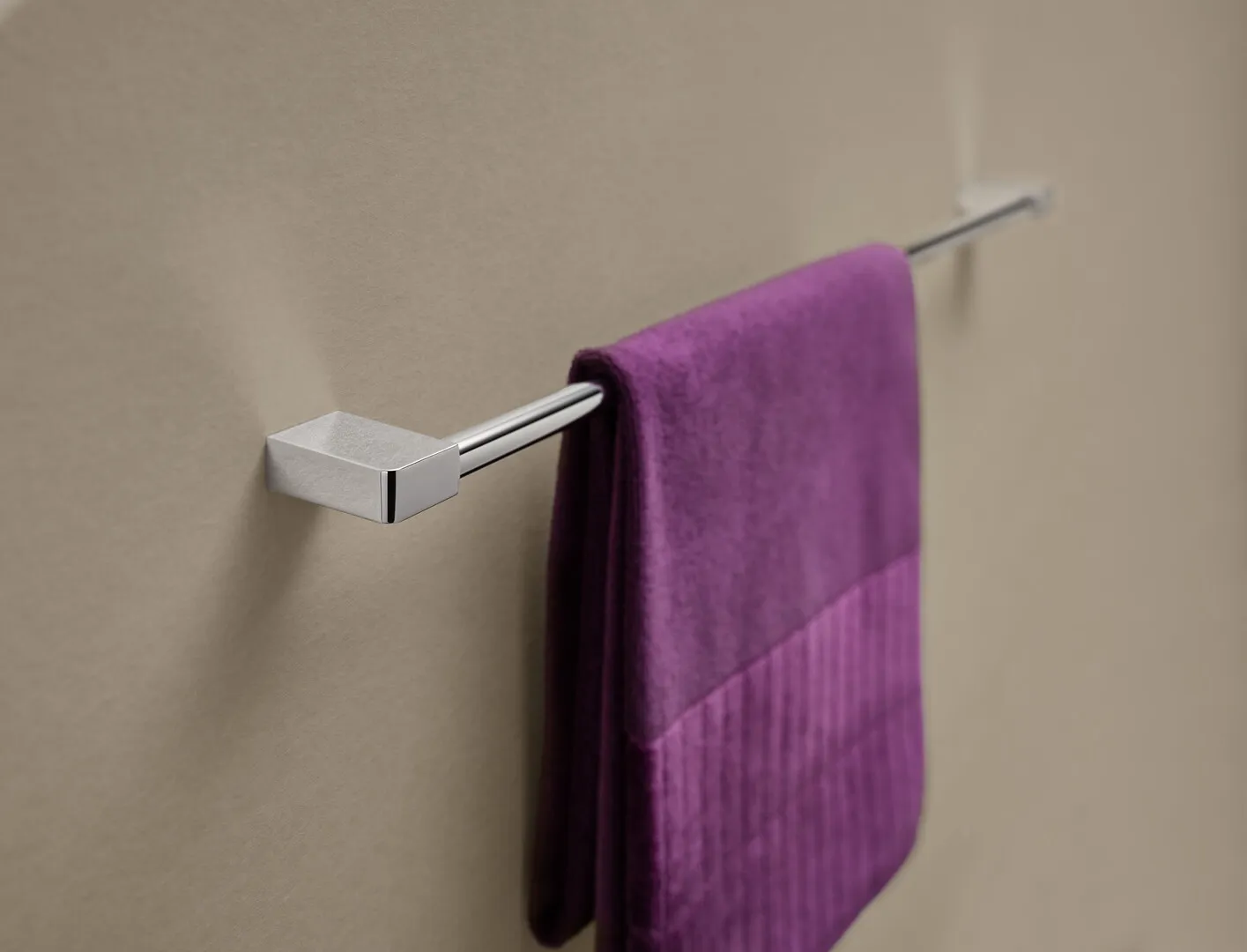 trend Badetuchhalter, rund, 800mm, chrom trend Badetuchhalter, rund, 800mm, chrom