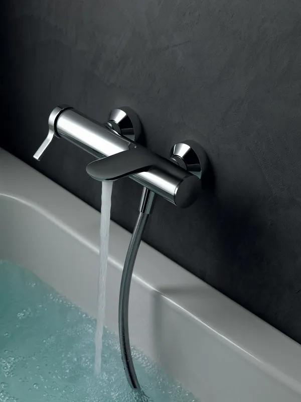 Badearmatur Aufputz Melange, Ausladung 168mm, Chrom Badearmatur Aufputz Melange, Ausladung 168mm, Chrom