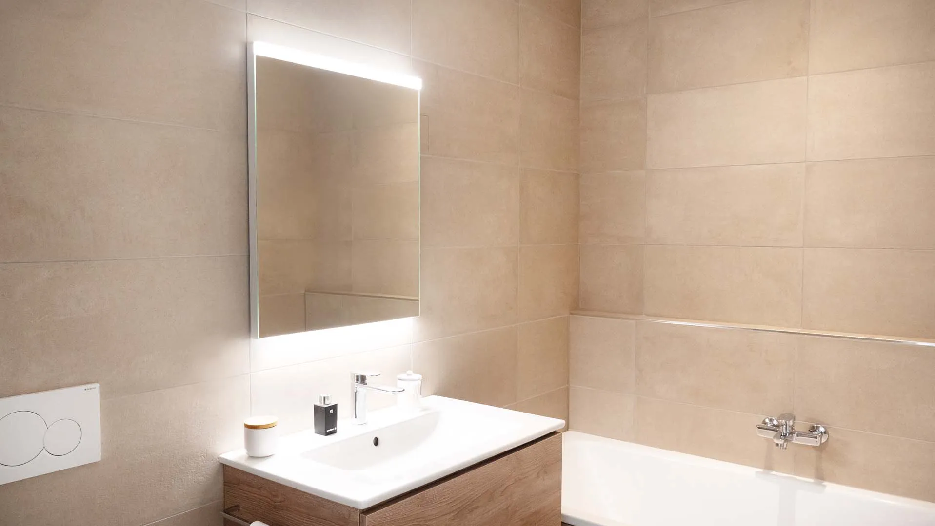 Schneider Lichtspiegel LOW plus LED DLC1/SP 140/LED, weiß Schneider Lichtspiegel LOW plus LED DLC1/SP 140/LED, weiß