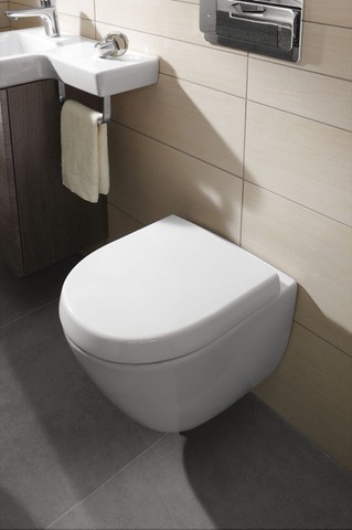 Wand-Tiefspül-WC DirectFlush „Subway 2.0“ 35,5 × 36 × 48 cm mit CeramicPlus, ohne Spülrand, Abgang waagerecht, Villeroy & Boch WC-Sitz „Subway 2.0“ Compact inkl. Deckel 41,5 × 36 × 41,5 × 5,5 cm, Quick Release, Soft Closing Wand-Tiefspül-WC DirectFlush „Subway 2.0“ 35,5 × 36 × 48 cm mit CeramicPlus, ohne Spülrand, Abgang waagerecht, Villeroy & Boch WC-Sitz „Subway 2.0“ Compact inkl. Deckel 41,5 × 36 × 41,5 × 5,5 cm, Quick Release, Soft Closing