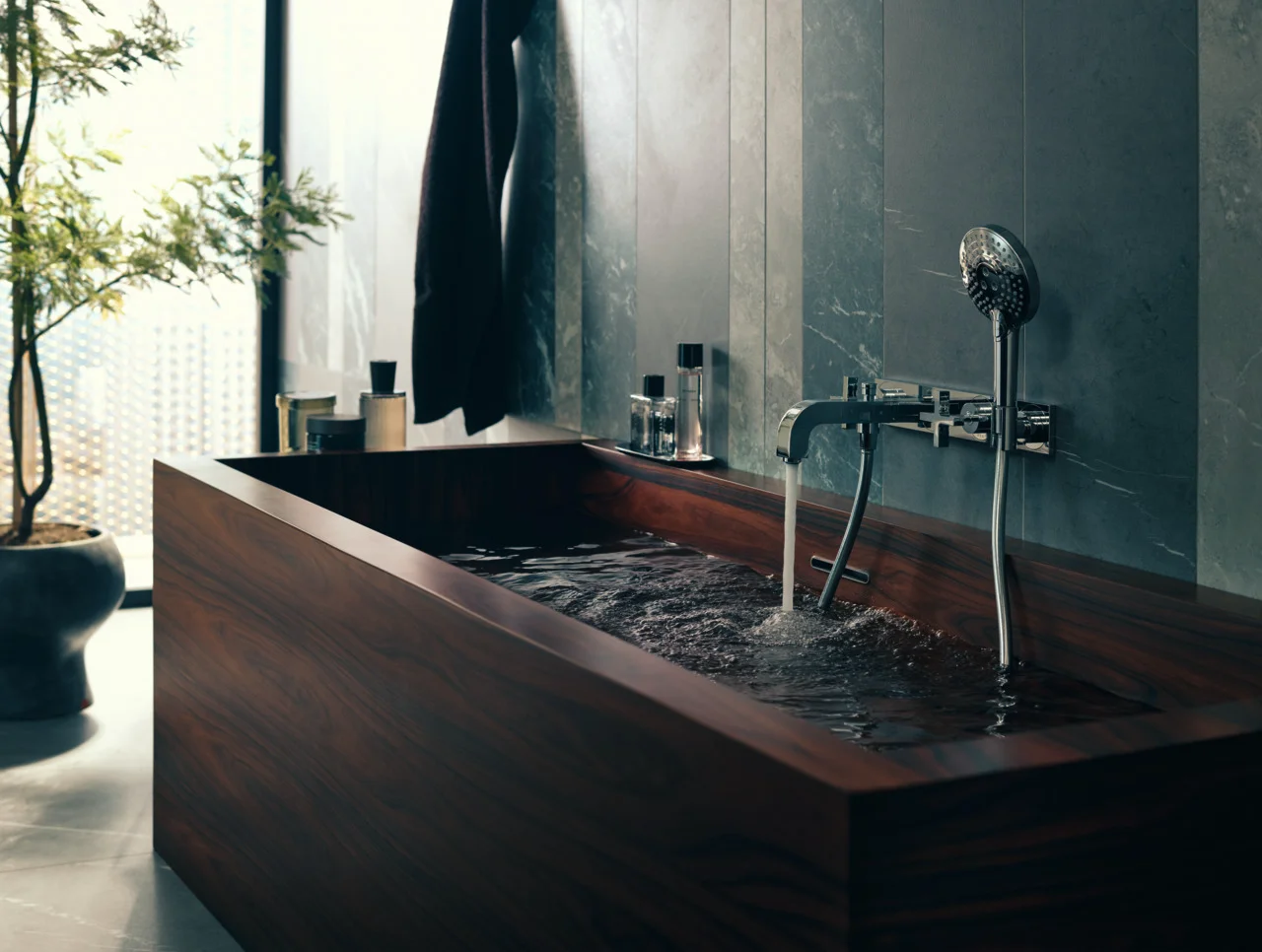 Hansgrohe AXOR Citterio 3-Loch Wannenarmatur Wandmontage Chrom, Ausladung 222 mm, Normalstrahl, RainAir/Rain/WhirlAir, max. Durchfluss 22,5 l/min Hansgrohe AXOR Citterio 3-Loch Wannenarmatur Wandmontage Chrom, Ausladung 222 mm, Normalstrahl, RainAir/Rain/WhirlAir, max. Durchfluss 22,5 l/min