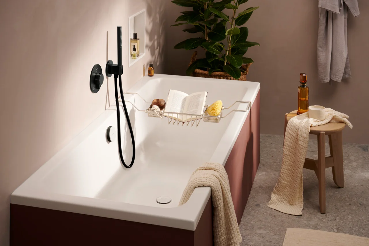 Hansgrohe AddStoris Q Badetuchhalter Brushed Black Chrome, 648 mm Länge, verdeckte Befestigung Hansgrohe AddStoris Q Badetuchhalter Brushed Black Chrome, 648 mm Länge, verdeckte Befestigung
