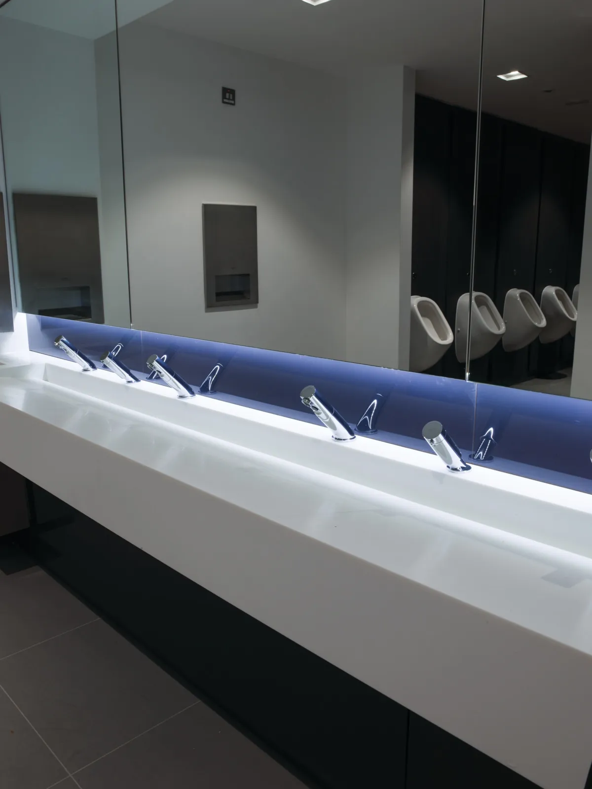 Waschbecken „Silhouette“ 300 × 47 × 20 cm in Weiß Waschbecken „Silhouette“ 300 × 47 × 20 cm in Weiß