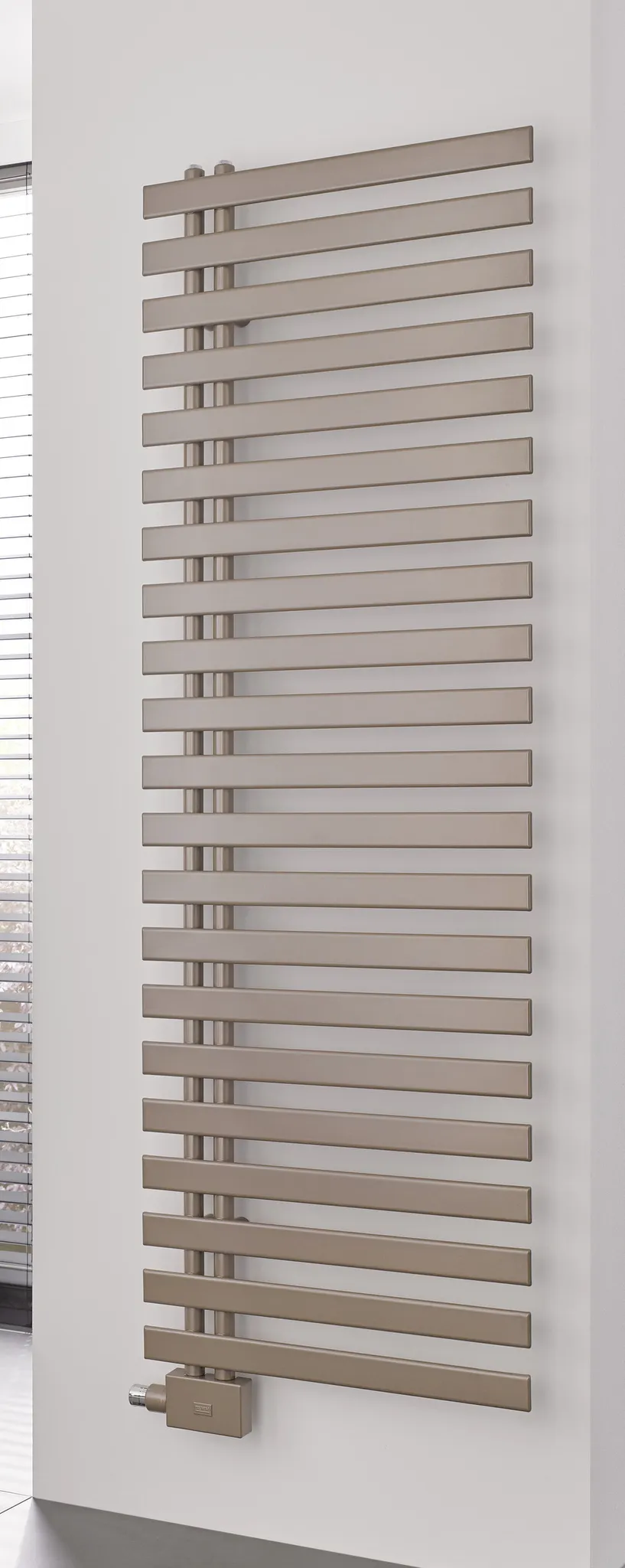 BEMM Design-Heizkörper „ChaCha“ galvanisch verzinkt 60 × 178,4 cm in Graualuminium (RAL 9007)