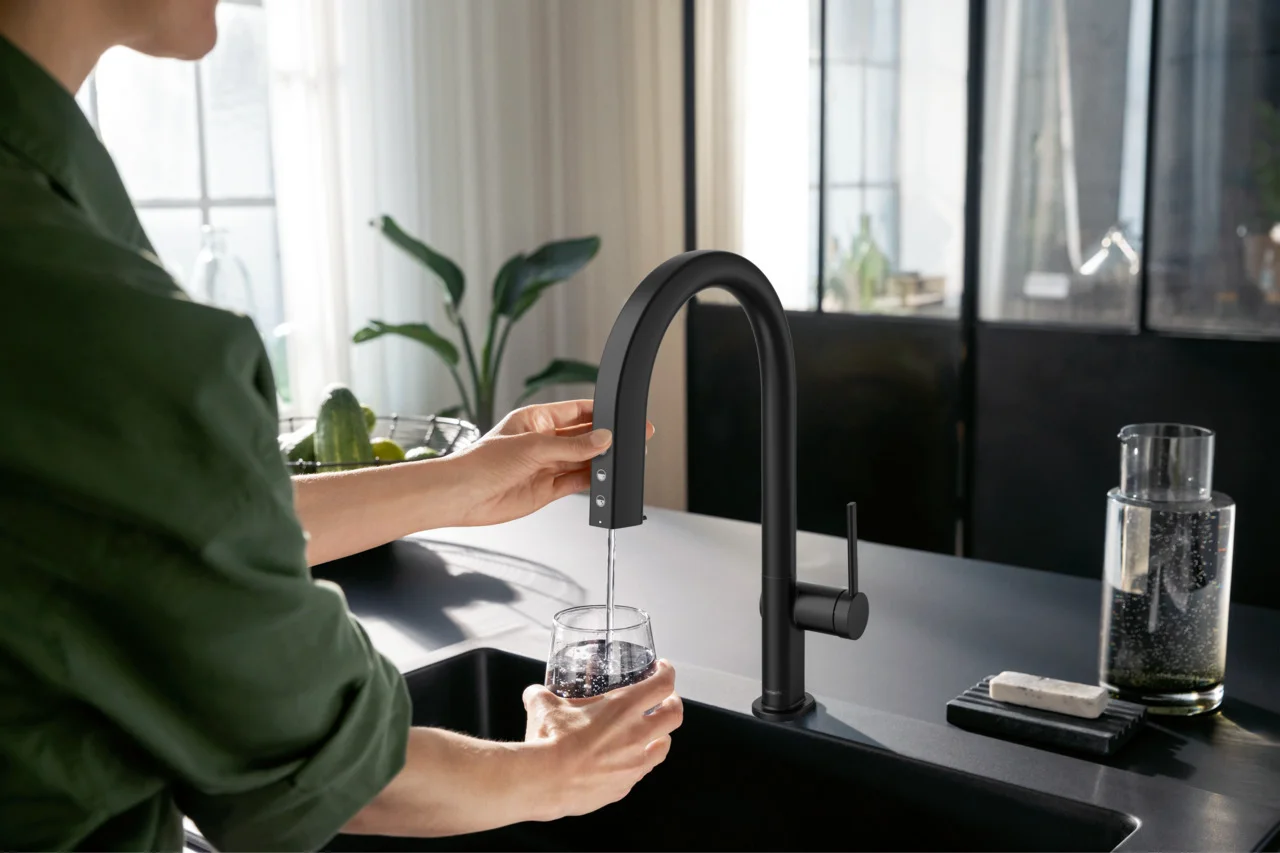 Hansgrohe Aqittura M91 SodaSystem 210 Auszieharm mit Laminarstrahl, Mattschwarz, Hahnlochbohrung 35 mm, max. Auszugslänge 76 cm