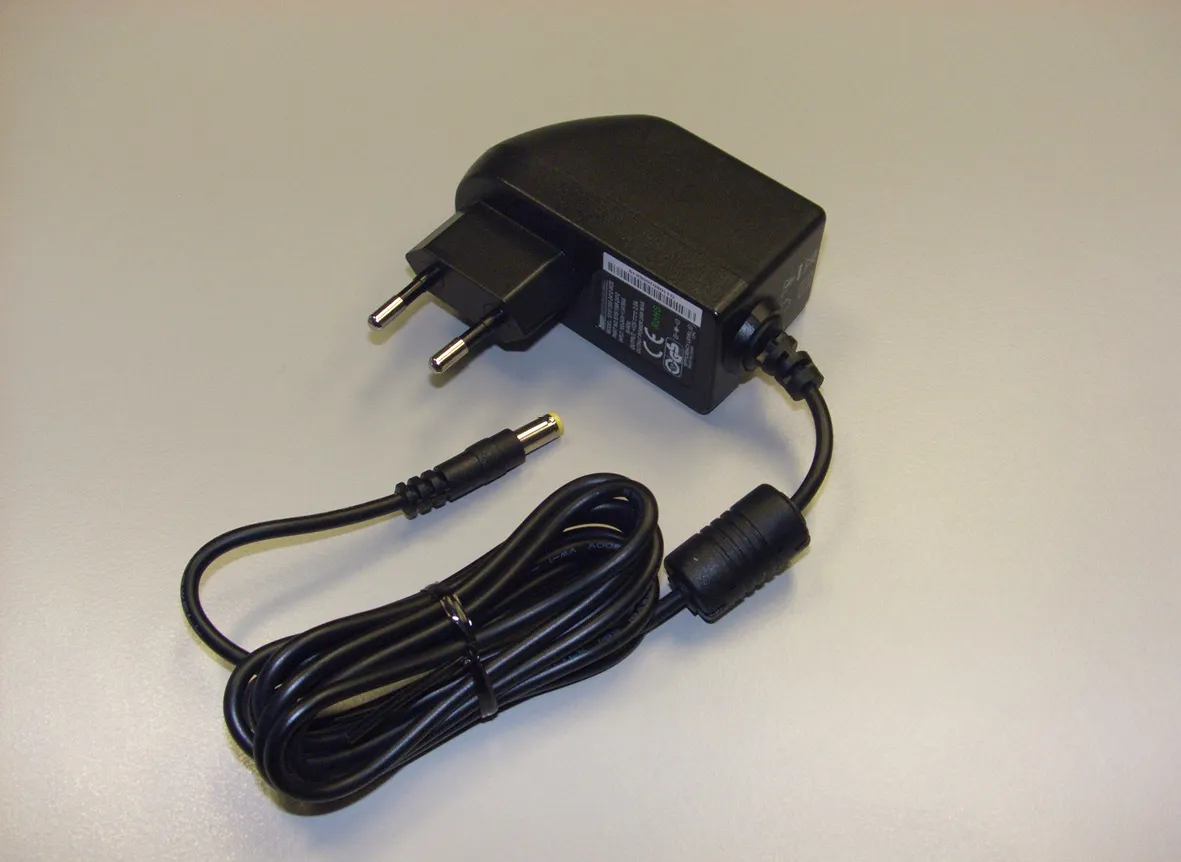 Stecker-Netzteil 12 VDC/24 W, 1,5 m Anschlusskabel mit Gerätestecker