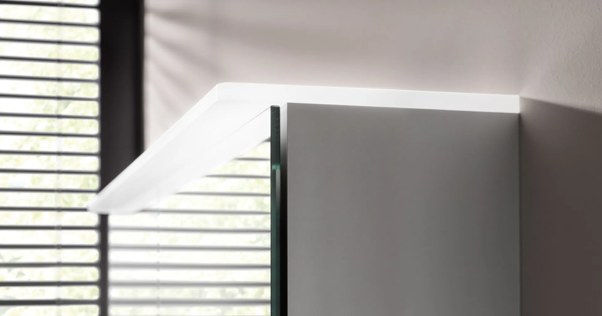 Lichtspiegelschrank pure 2 Design,Aufputz, mit Waschtischbeleuchtung,3 Tür, 1200mm Lichtspiegelschrank pure 2 Design,Aufputz, mit Waschtischbeleuchtung,3 Tür, 1200mm