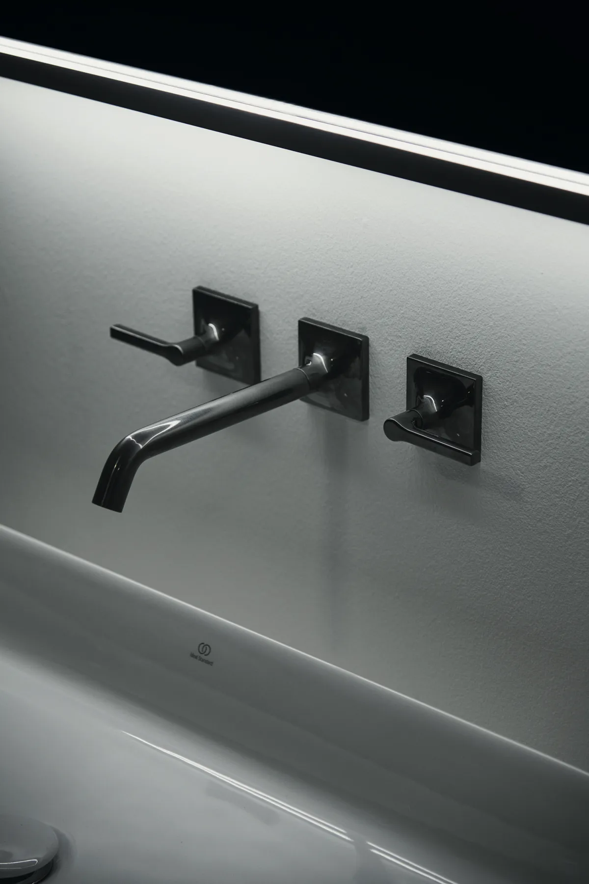 Wand-Waschtischarmatur Joy Neo Ausladung 209mm Hebelgriffe Magnetic Grey Wand-Waschtischarmatur Joy Neo Ausladung 209mm Hebelgriffe Magnetic Grey