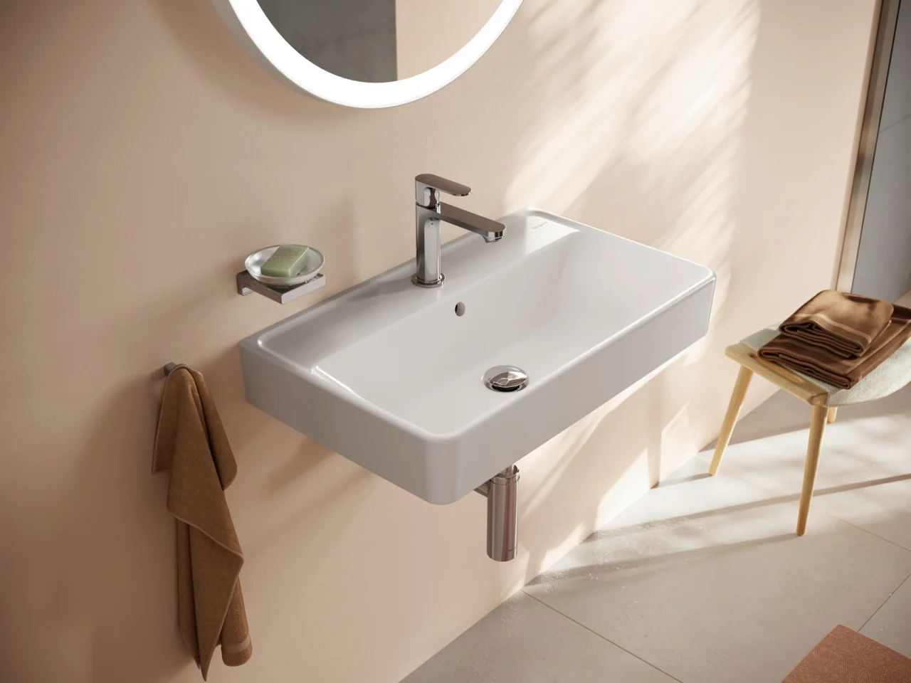 Hansgrohe EluPura Original Q Stand-WC Set AquaChannel Flush, glänzend, bodenstehend, 160 mm Achsabstand, horizontaler/vertikaler Abgang