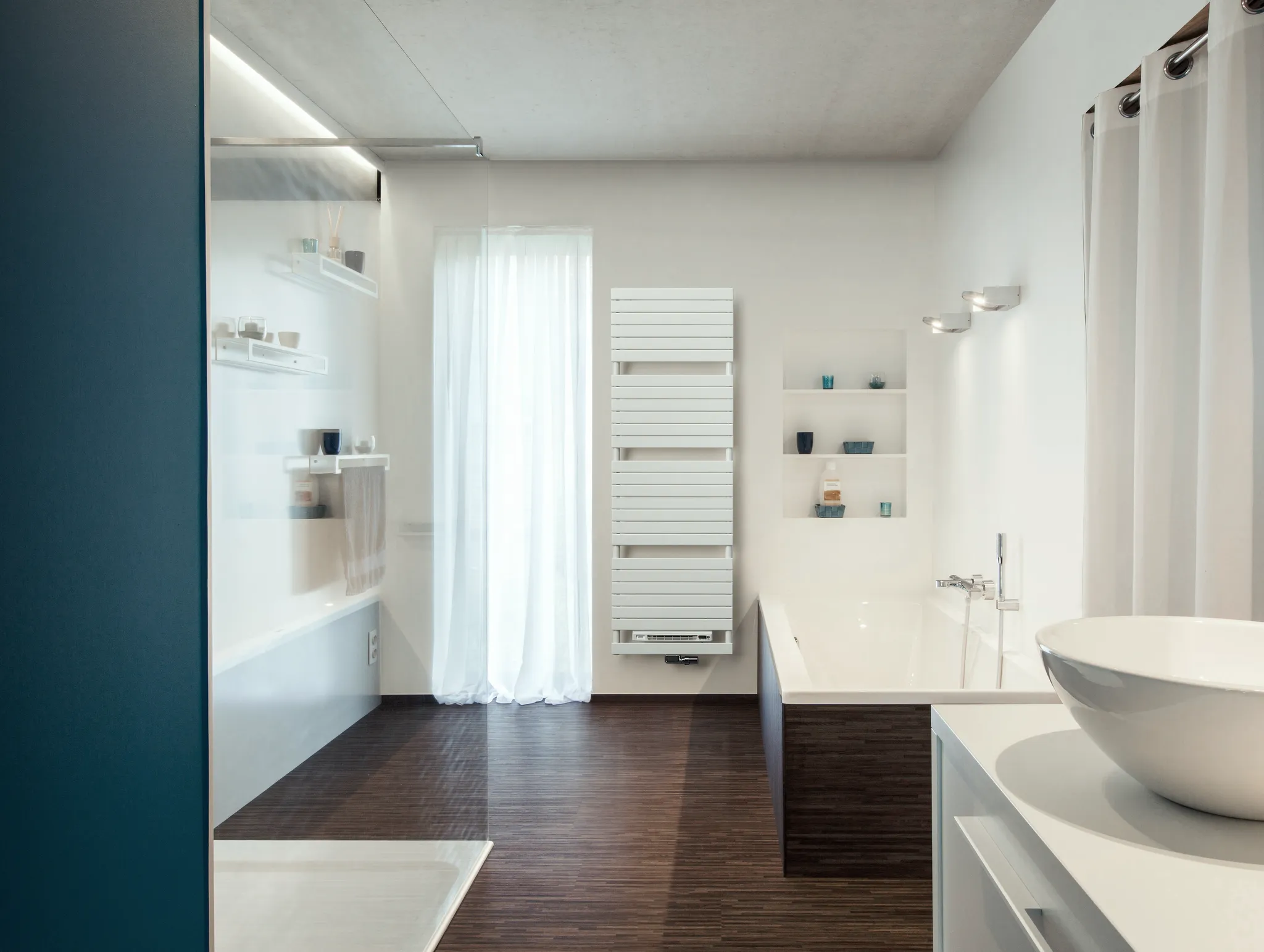 Kermi Design-Hybridheizkörper „Aster“ 50 × 116,9 cm in Weiß (RAL 9016) Kermi Design-Hybridheizkörper „Aster“ 50 × 116,9 cm in Weiß (RAL 9016)