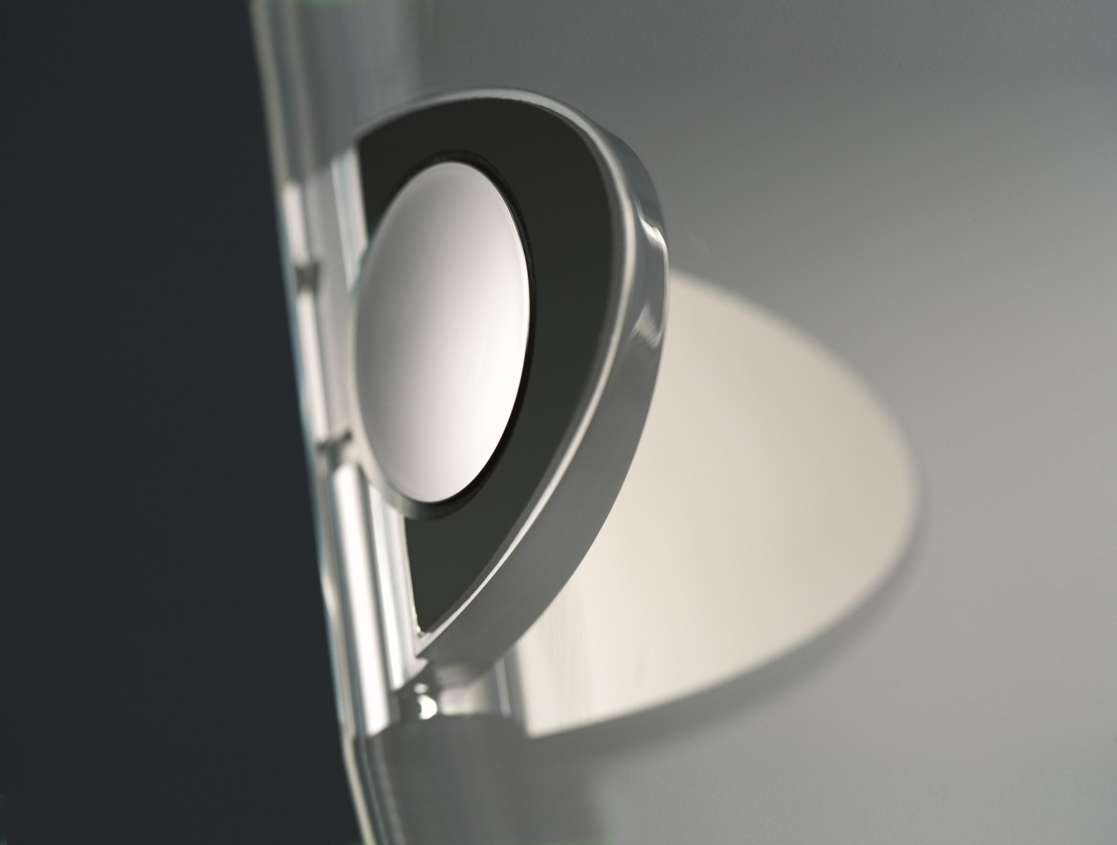 HSK teilgerahmte Runddusche Radius 550 4-teilig „Premium Classic“ Glas Linea 01 (80 cm), Profile Pergamon, H: 2000 mm HSK teilgerahmte Runddusche Radius 550 4-teilig „Premium Classic“ Glas Linea 01 (80 cm), Profile Pergamon, H: 2000 mm