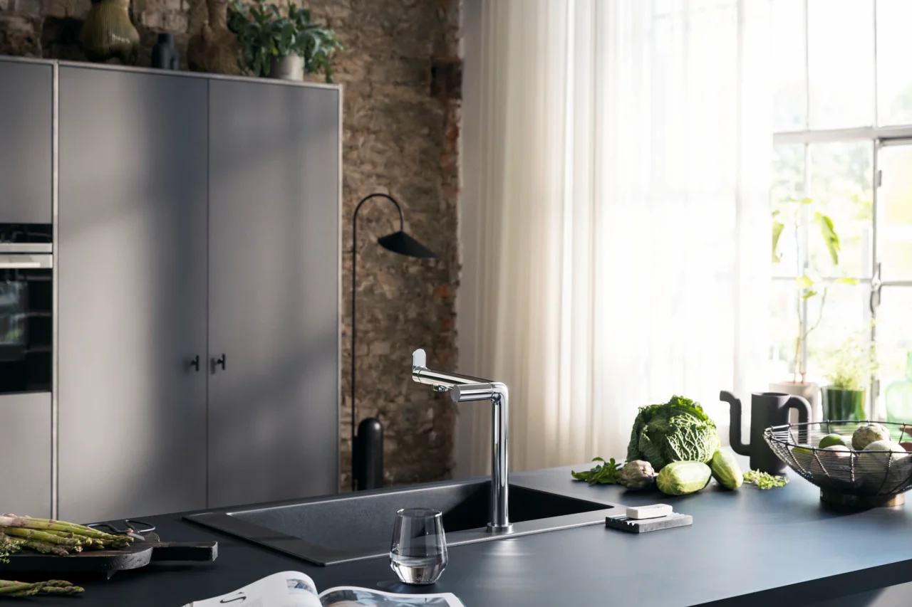 Hansgrohe Aqittura M91 SodaSystem 240, 1jet Starter Set Chrom - Einhebel-Küchenmischer mit Laminarstrahl, ComfortZone 240, Schwenkbereich 60° oder 110°, Hahnlochbohrung 35 mm