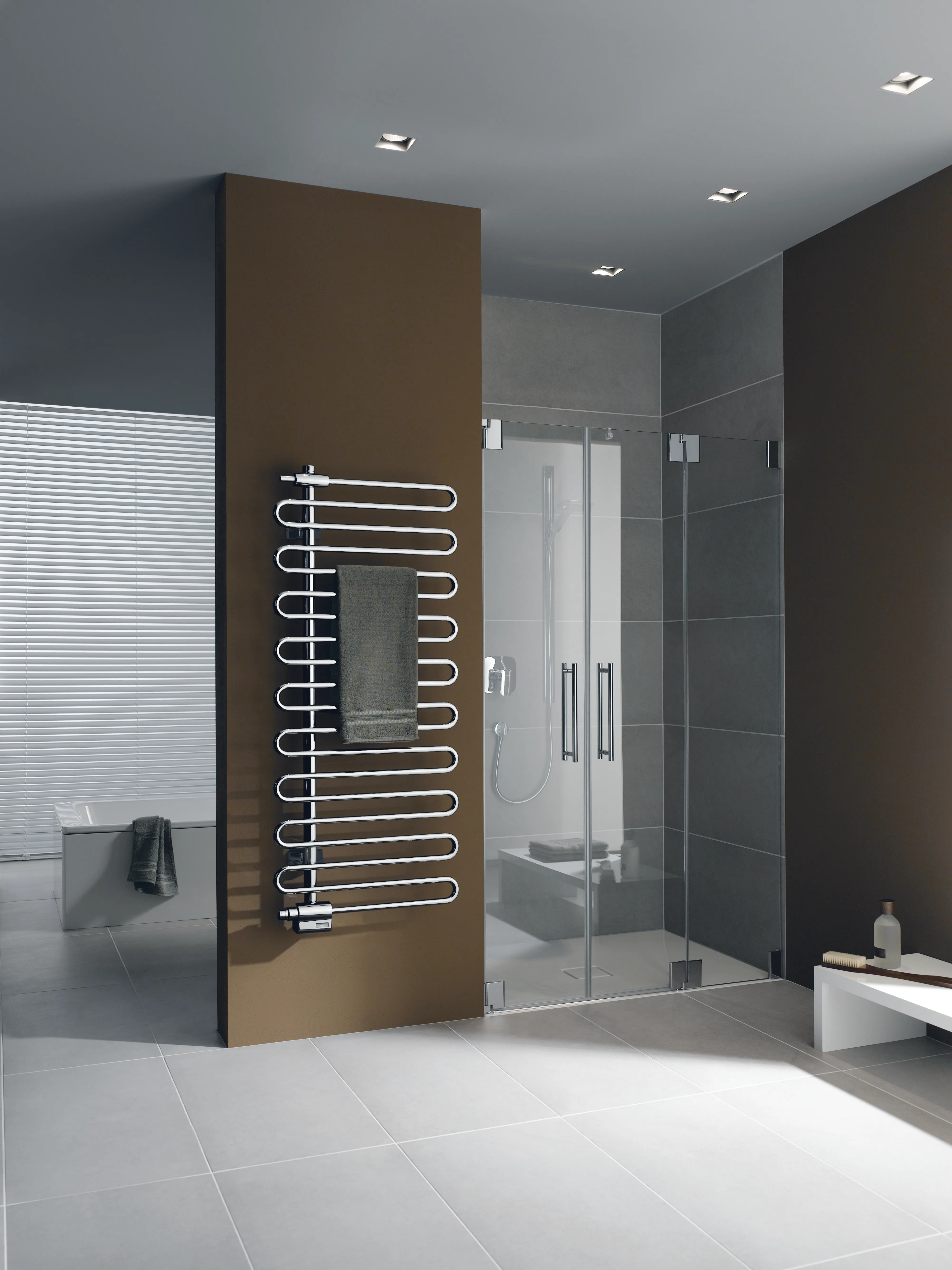 Kermi Design-Heizkörper „Icaro®“ 40 × 186,6 cm in glanzsilber Metallic Kermi Design-Heizkörper „Icaro®“ 40 × 186,6 cm in glanzsilber Metallic