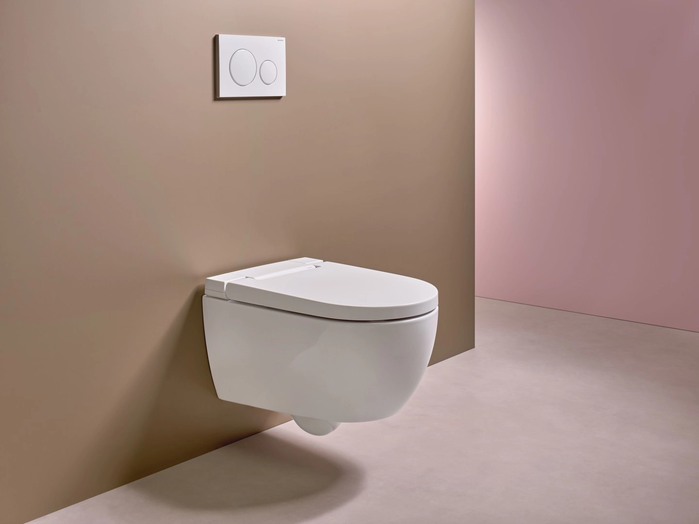 Geberit Wand-Dusch-WC Komplettanlage AquaClean „Alba“ 600 × 484 × 400 mm in weiß alpin, Befestigung sichtbar, ohne Spülrand