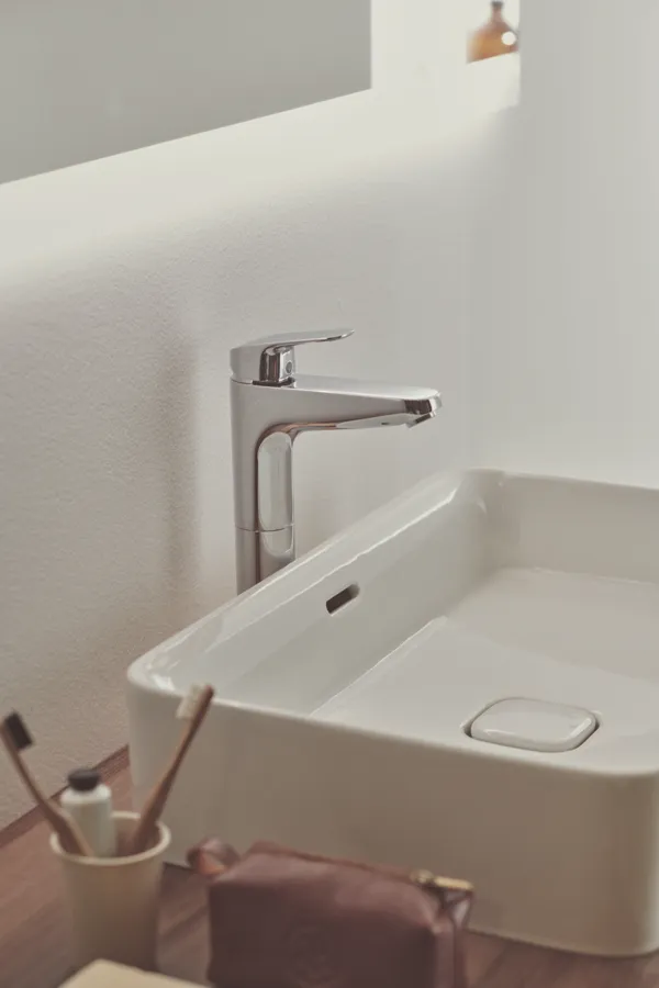 Waschtischarmatur Ceraflex mit Ablaufgarnitur verlängerter Sockel Ausladung 140mm Chrom Waschtischarmatur Ceraflex mit Ablaufgarnitur verlängerter Sockel Ausladung 140mm Chrom