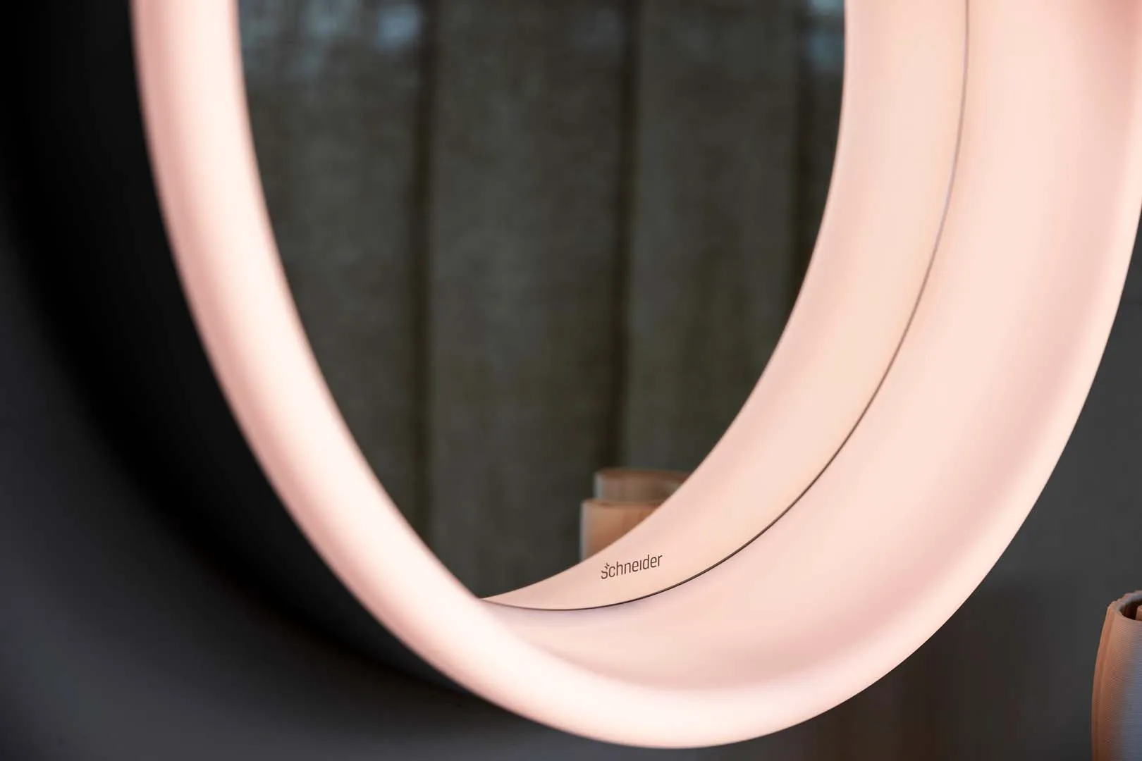 Schneider Lichtspiegel LUN1/SP 73/D2W – Edelstahlgehäuse, LED-Beleuchtung Dim2Warm, Aufputz-/Unterputzmontage Schneider Lichtspiegel LUN1/SP 73/D2W – Edelstahlgehäuse, LED-Beleuchtung Dim2Warm, Aufputz-/Unterputzmontage