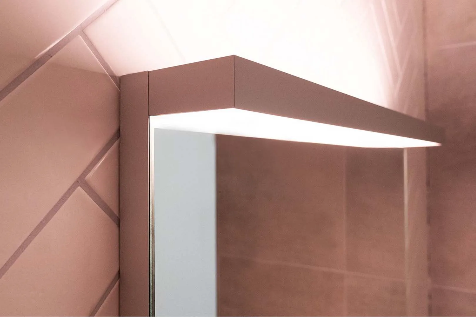 Schneider Lichtspiegel ALU1/SP 140/TW - BORDO TW, Schwarz Matt, LED Beleuchtung Tunable White Schneider Lichtspiegel ALU1/SP 140/TW - BORDO TW, Schwarz Matt, LED Beleuchtung Tunable White