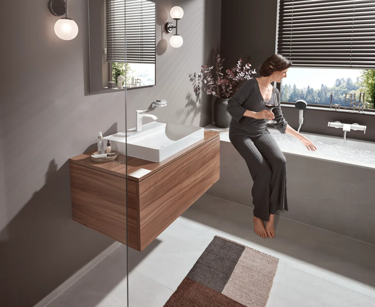 Hansgrohe Vivenis Einhebel-Waschtischmischer 110, Mattweiß, Ausladung 146 mm, Auslaufhöhe 110 mm, Hebelgriff, WaterfallStream, max. Durchfluss 5 l/min, Keramikmischsystem, einstellbare Temperaturbegrenzung, für Durchlauferhitzer geeignet