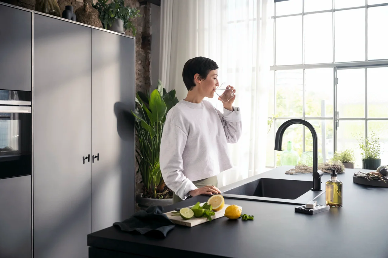 Hansgrohe Aqittura M91 SodaSystem 210 Auszieharm mit Laminarstrahl, Mattschwarz, Hahnlochbohrung 35 mm, max. Auszugslänge 76 cm Hansgrohe Aqittura M91 SodaSystem 210 Auszieharm mit Laminarstrahl, Mattschwarz, Hahnlochbohrung 35 mm, max. Auszugslänge 76 cm