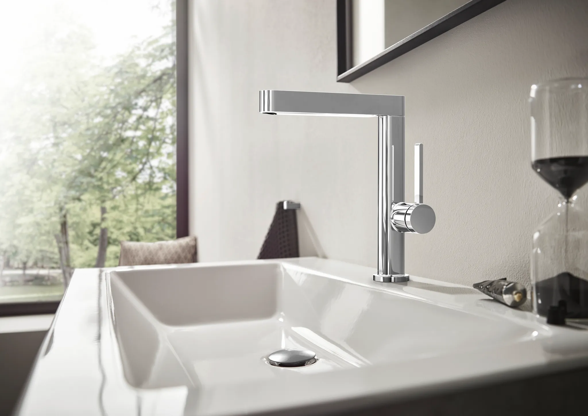 Hansgrohe Finoris Einhebel-Waschtischmischer 230 mit Schwenkauslauf, Chrom Hansgrohe Finoris Einhebel-Waschtischmischer 230 mit Schwenkauslauf, Chrom