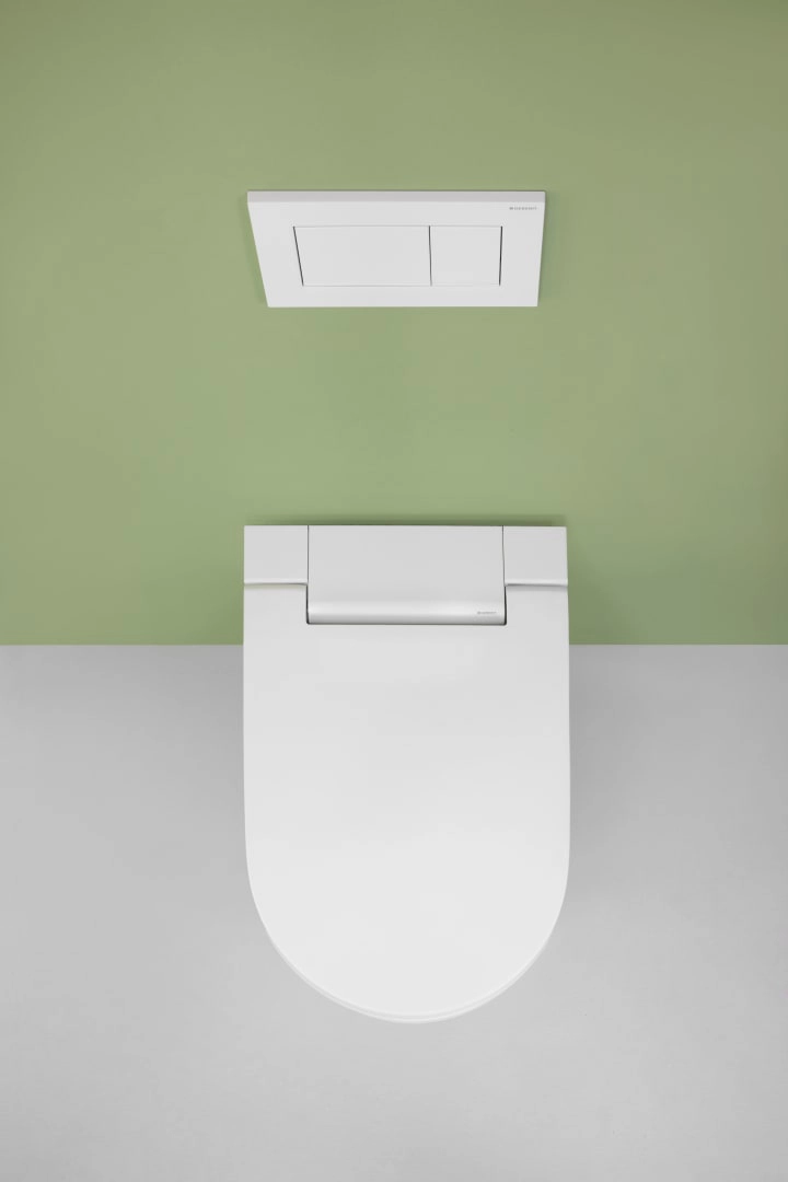 Geberit Wand-Dusch-WC Komplettanlage AquaClean „Alba“ 600 × 484 × 400 mm in weiß alpin, Befestigung sichtbar, ohne Spülrand Geberit Wand-Dusch-WC Komplettanlage AquaClean „Alba“ 600 × 484 × 400 mm in weiß alpin, Befestigung sichtbar, ohne Spülrand