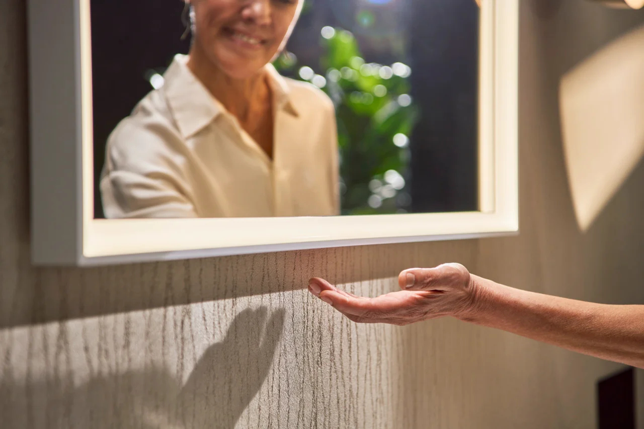 Hansgrohe Xarita E Spiegel 800/700/50 mm mit LED-Beleuchtung, IR-Sensor, Mattweiß