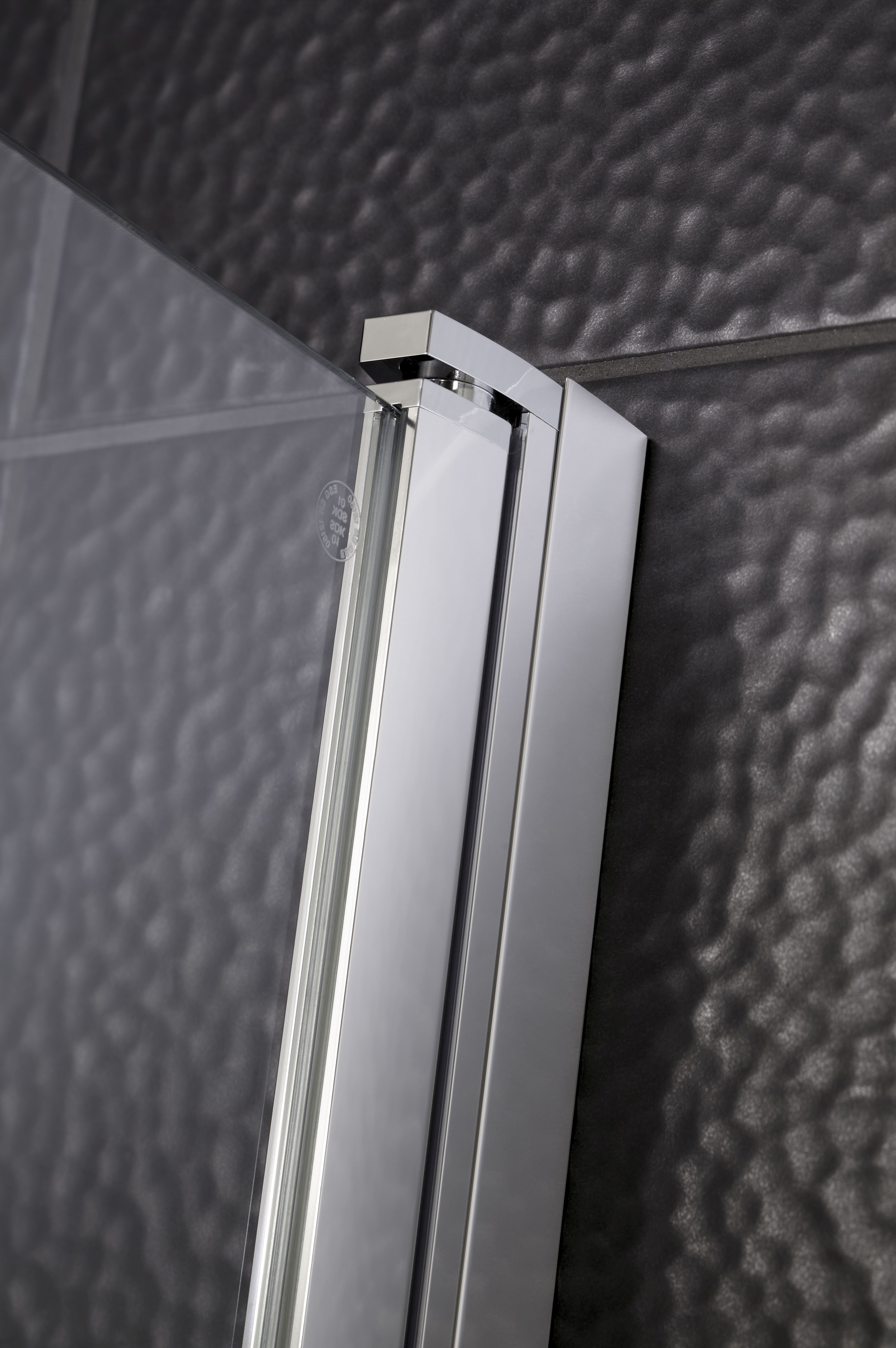 HSK gerahmte Seitenwand neben der Badewanne für Drehtür „Favorit Nova“ Glas Linea 02, Profile Chromoptik (Alu Hochglanz poliert), für #Türbreite# HSK gerahmte Seitenwand neben der Badewanne für Drehtür „Favorit Nova“ Glas Linea 02, Profile Chromoptik (Alu Hochglanz poliert), für #Türbreite#