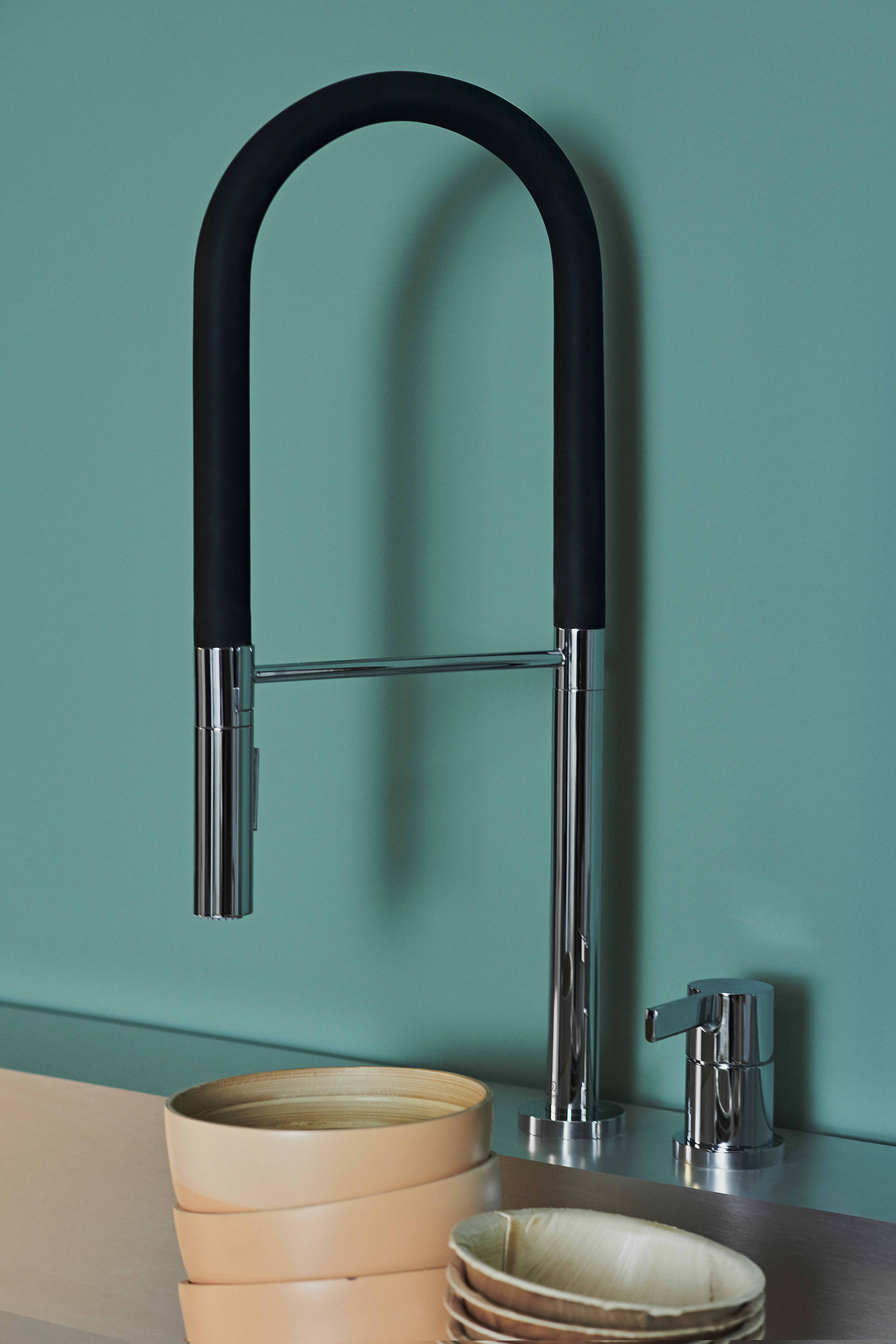 2-Loch Küchenarmatur Gusto Ausladung 225mm Semi-Pro 2-Funktionsbrause Brushed Gold 2-Loch Küchenarmatur Gusto Ausladung 225mm Semi-Pro 2-Funktionsbrause Brushed Gold