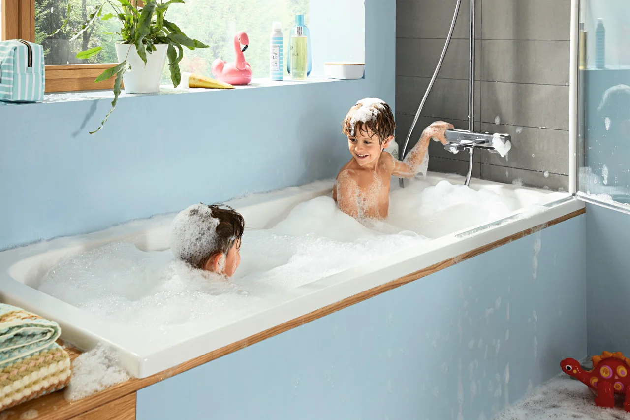 Hansgrohe Croma E Showerpipe 280x170 mm, Chrom, mit Wannenthermostat, RainAir Strahl, 3 Verbraucher