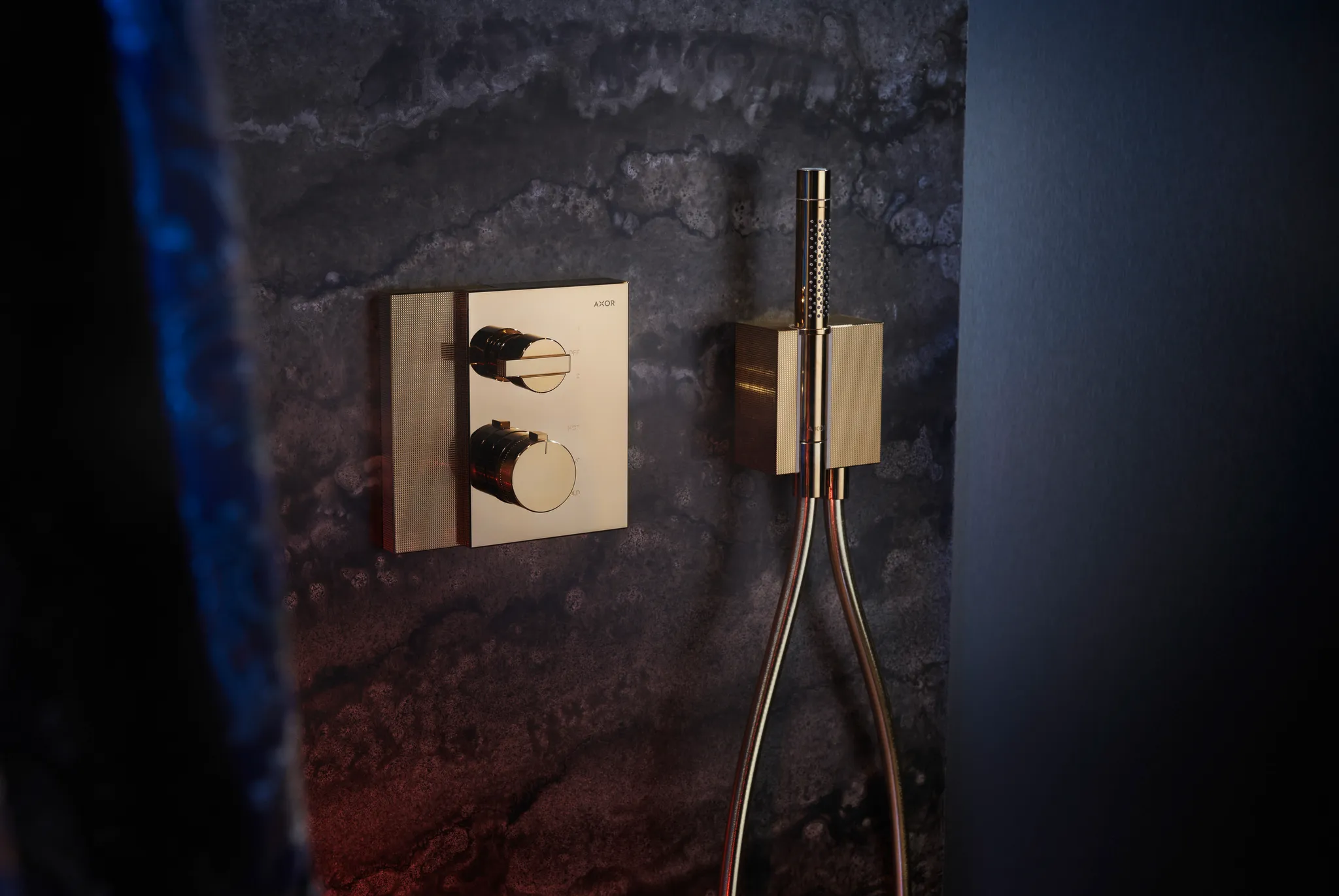 Hansgrohe AXOR Edge Portereinheit mit Stabhandbrause - Diamantschliff, Polished Gold Optic Hansgrohe AXOR Edge Portereinheit mit Stabhandbrause - Diamantschliff, Polished Gold Optic