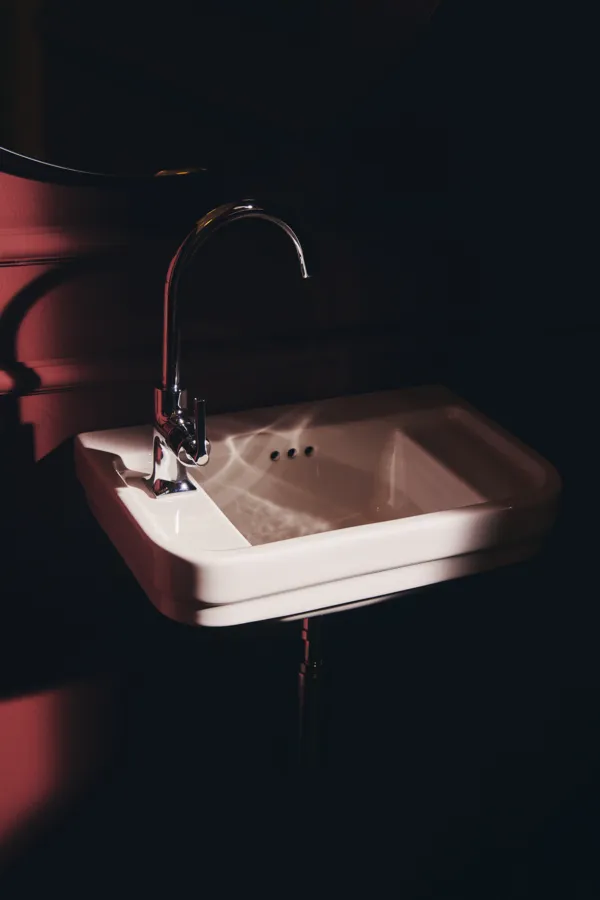 Waschbecken „Calla“ 50 × 32 × 18 cm, Hahnlochposition links Waschbecken „Calla“ 50 × 32 × 18 cm, Hahnlochposition links