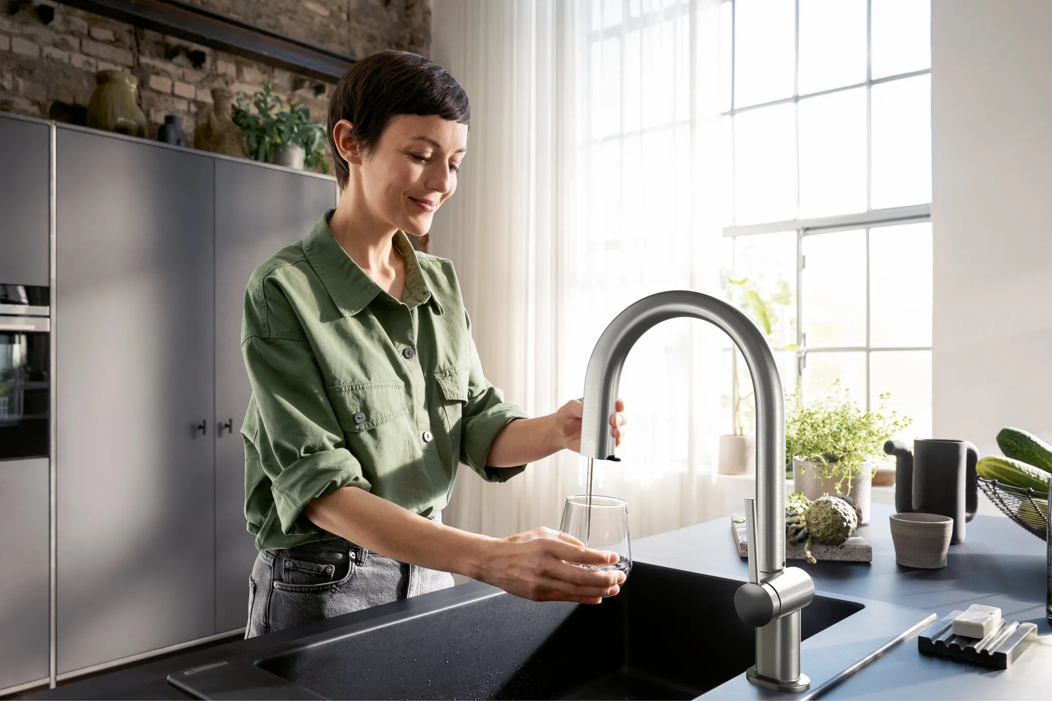 Hansgrohe Aqittura M91 SodaSystem 210 Auszieharm mit sBox, Edelstahl, Hahnlochbohrung 35 mm, max. Auszugslänge 76 cm Hansgrohe Aqittura M91 SodaSystem 210 Auszieharm mit sBox, Edelstahl, Hahnlochbohrung 35 mm, max. Auszugslänge 76 cm