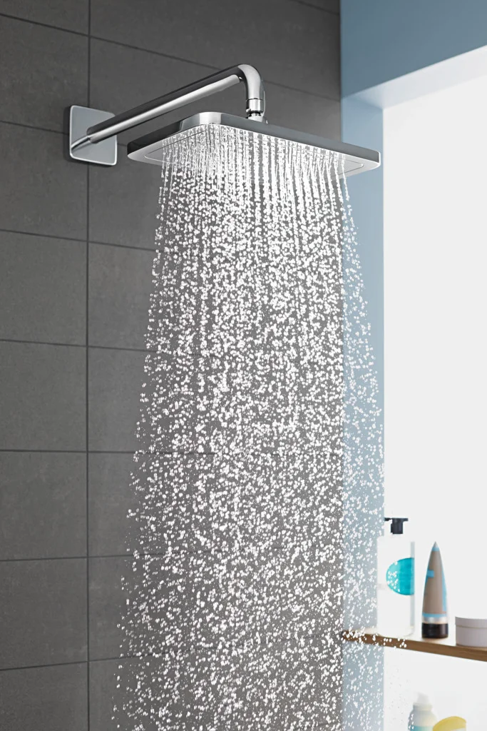 Hansgrohe Croma E Kopfbrause 1-Jet in Chrom, 280 x 170 mm, verstellbarer Winkel, RainAir Strahlart, für Durchlauferhitzer geeignet