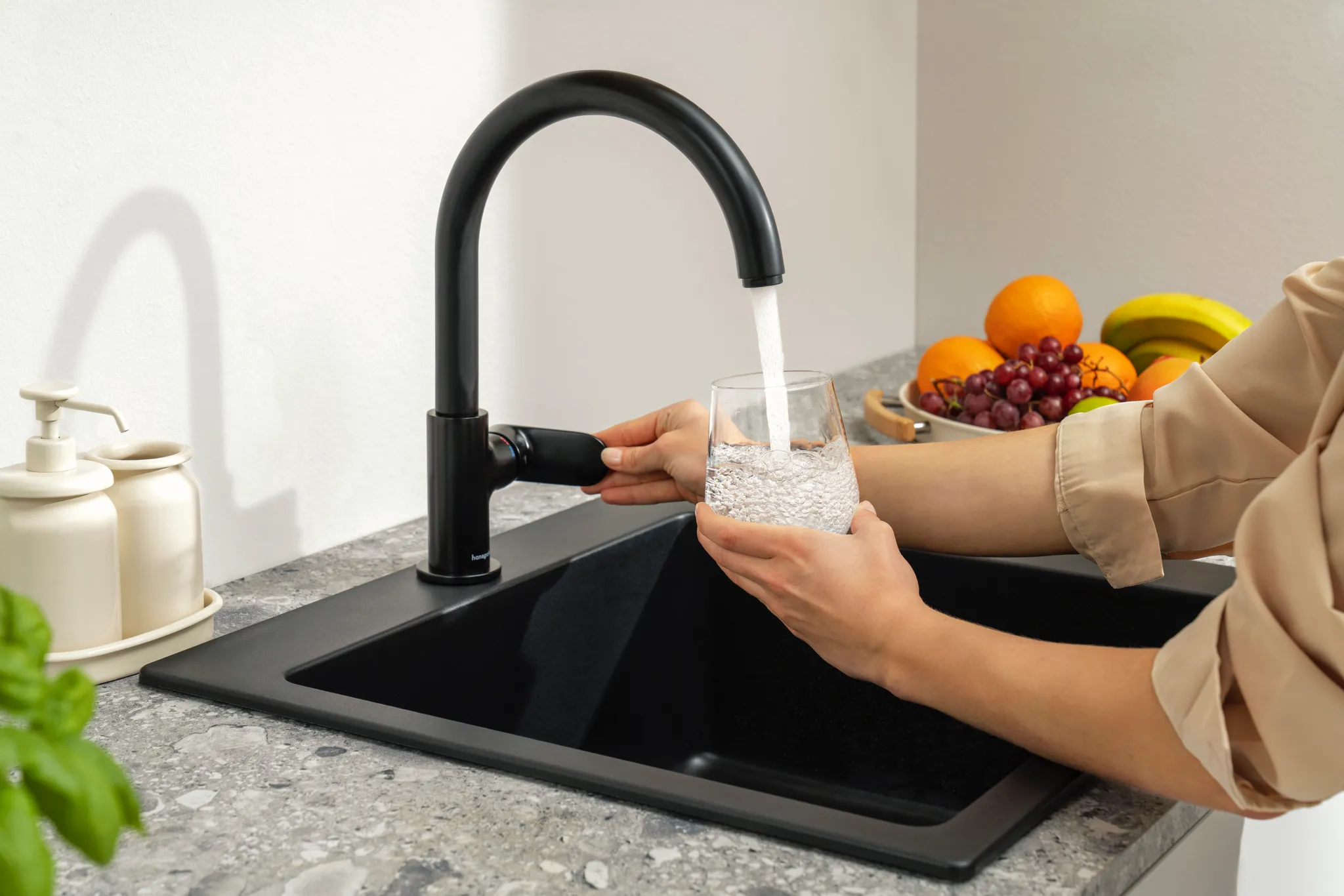 Hansgrohe Vernis Blend M35 Einhebel-Küchenmischer 210, 1jet, Mattschwarz Hansgrohe Vernis Blend M35 Einhebel-Küchenmischer 210, 1jet, Mattschwarz