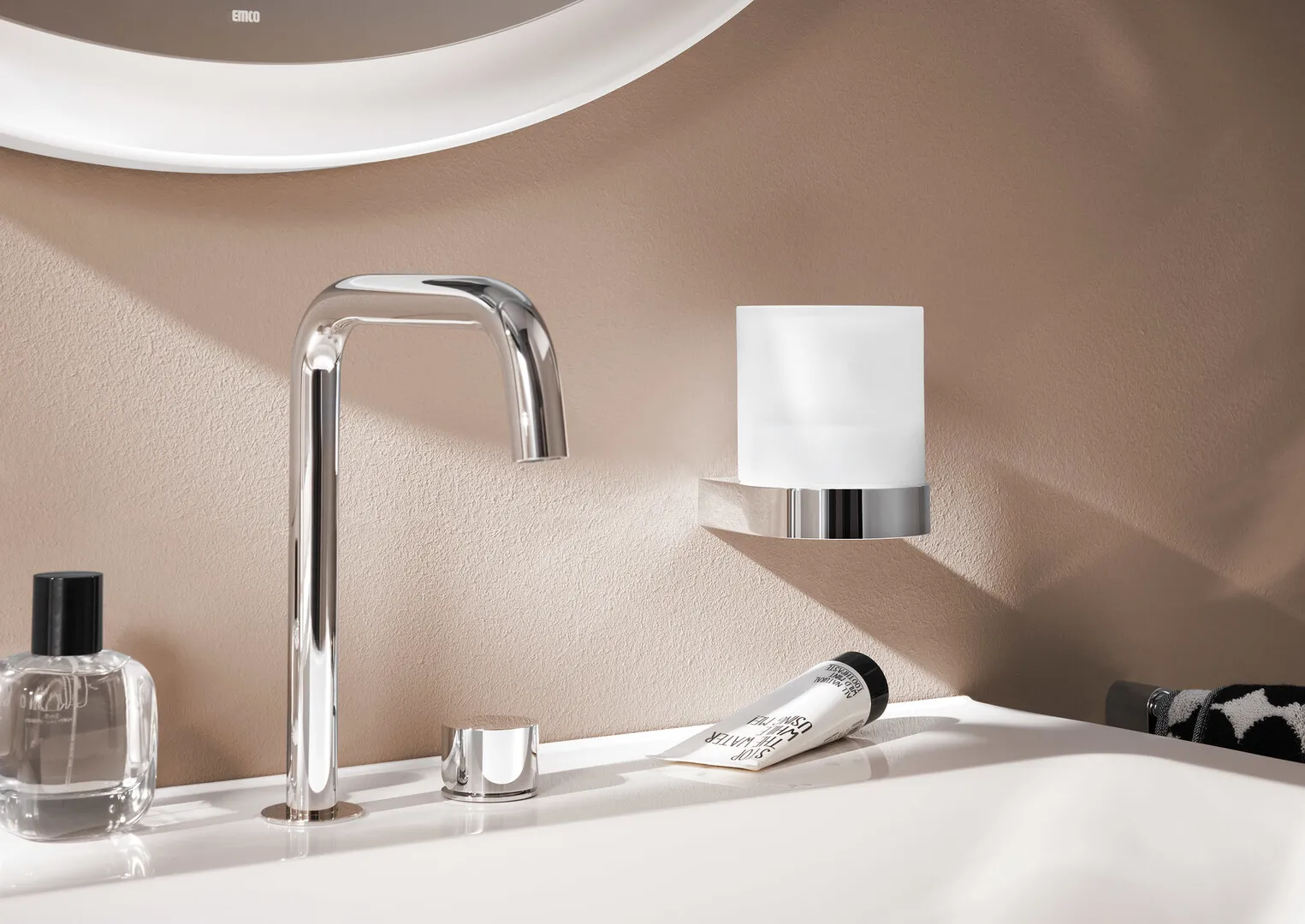 emco flow SensorseifenspenderGlas satiniert, chrom emco flow SensorseifenspenderGlas satiniert, chrom