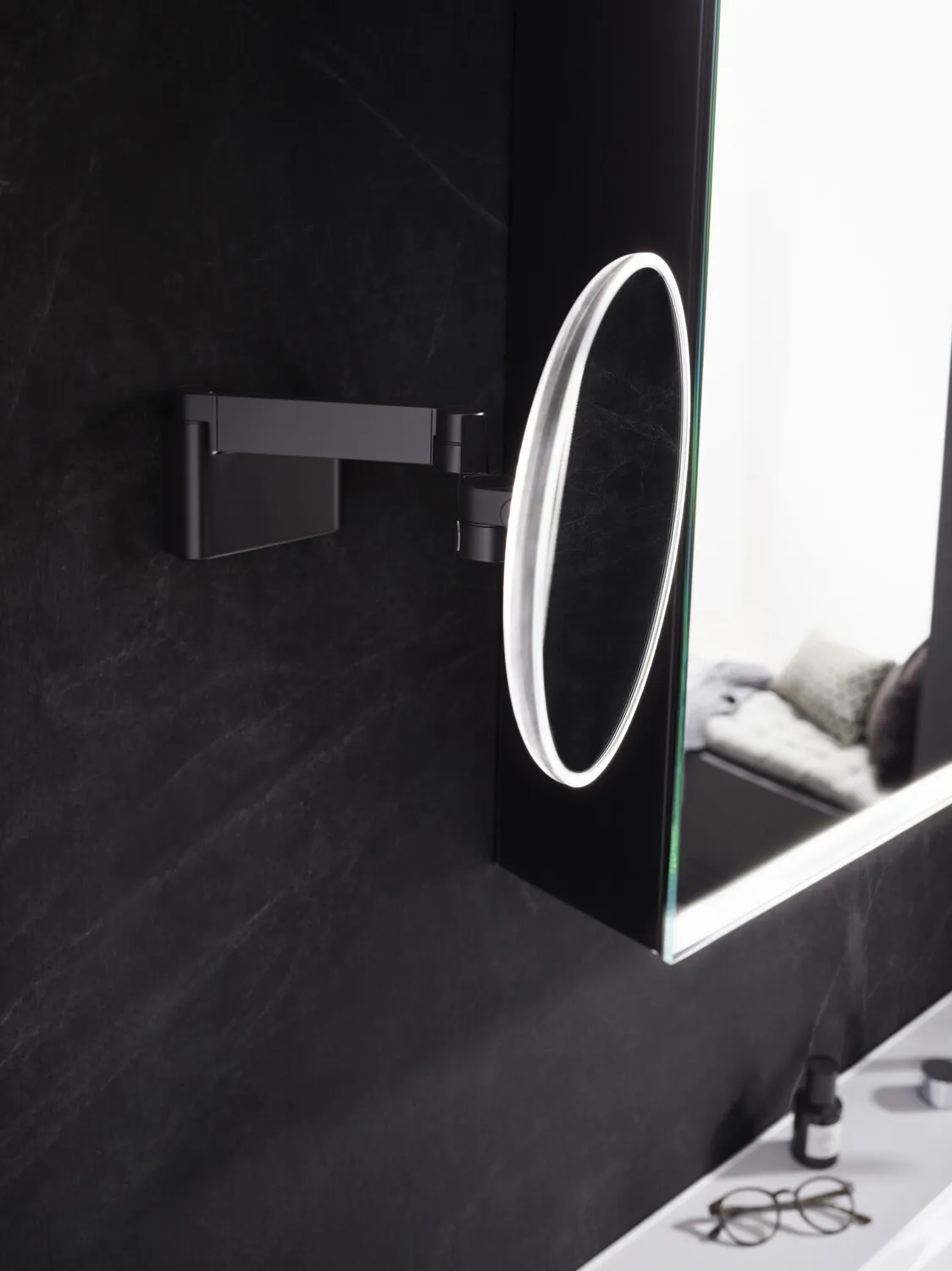 emco LED-Kosmetikspiegel „evo“ Rund in schwarz emco LED-Kosmetikspiegel „evo“ Rund in schwarz