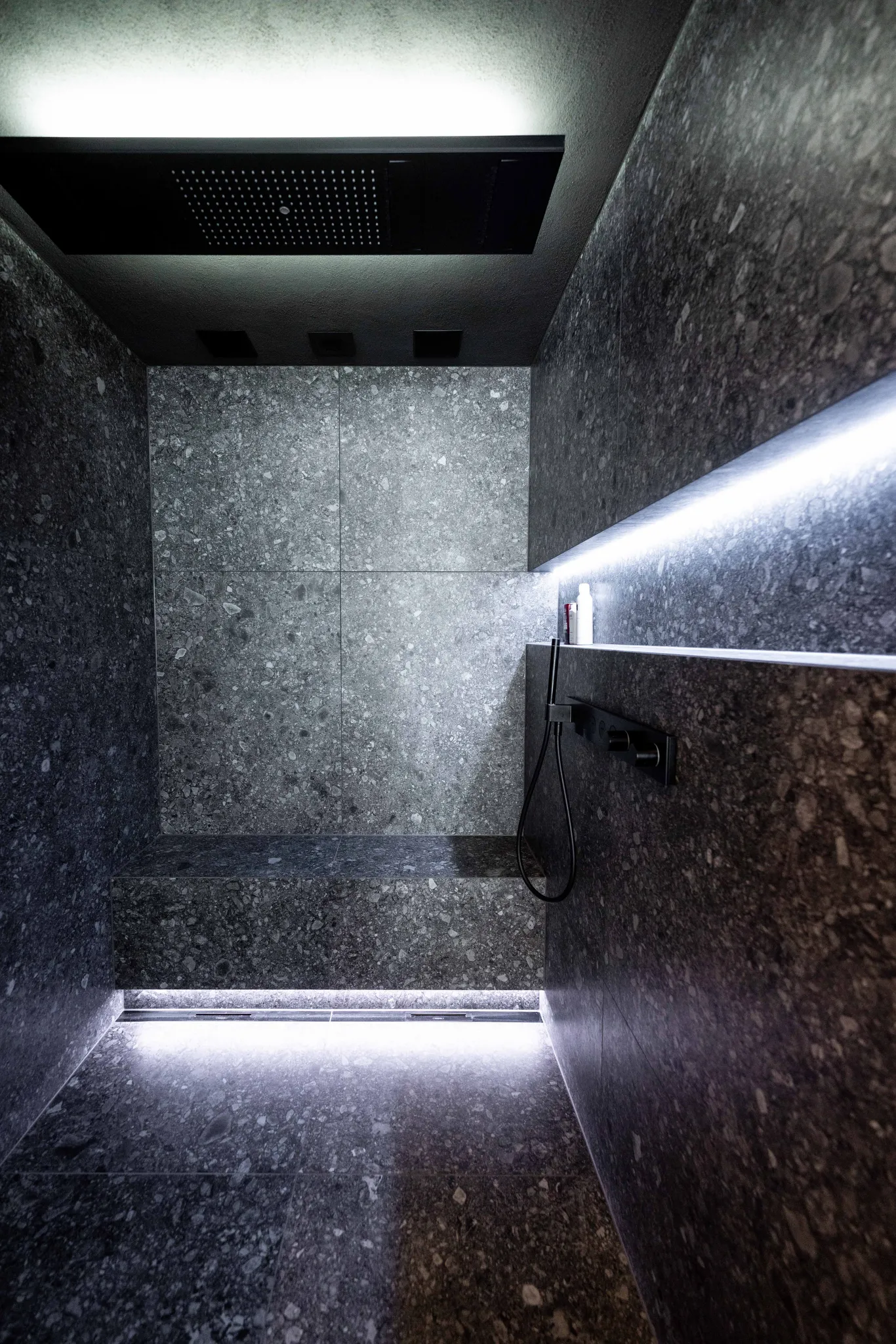Kopfbrause 1200 4jet Axor ShowerHeaven chrom mit Licht 3500 K Kopfbrause 1200 4jet Axor ShowerHeaven chrom mit Licht 3500 K