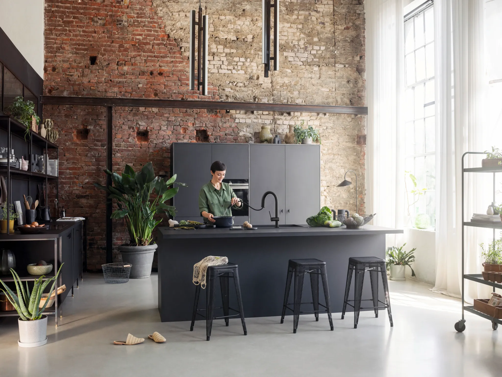 Hansgrohe Aqittura M91 SodaSystem 210 Mischer, Ausziehauslauf, 1jet, sBox, Starter Set, Mattschwarz