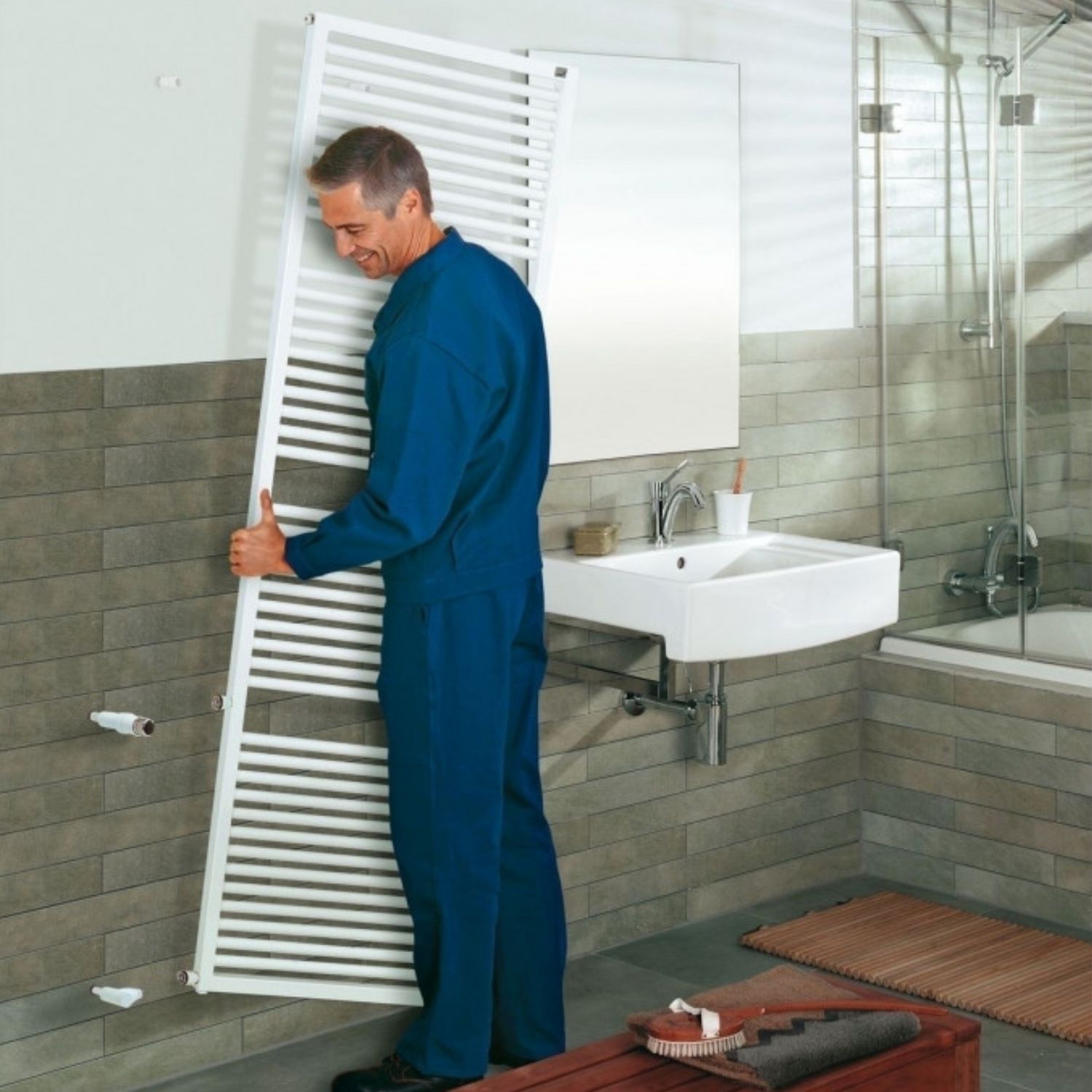 Zehnder Design-Heizkörper „Universal“ für Warmwasser-Zentralheizung oder gemischten Betrieb mit 150 mm-Mittelanschluss 60 × 180,7 cm in Edelweiß