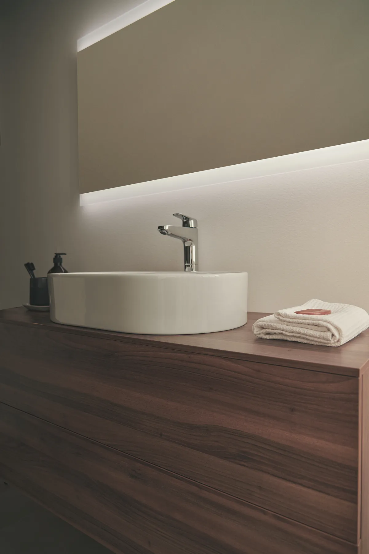Ideal Standard MIRROR&LIGHT Wandspiegel T3349BH, 1200x26x700mm, Neutral Ideal Standard MIRROR&LIGHT Wandspiegel T3349BH, 1200x26x700mm, Neutral