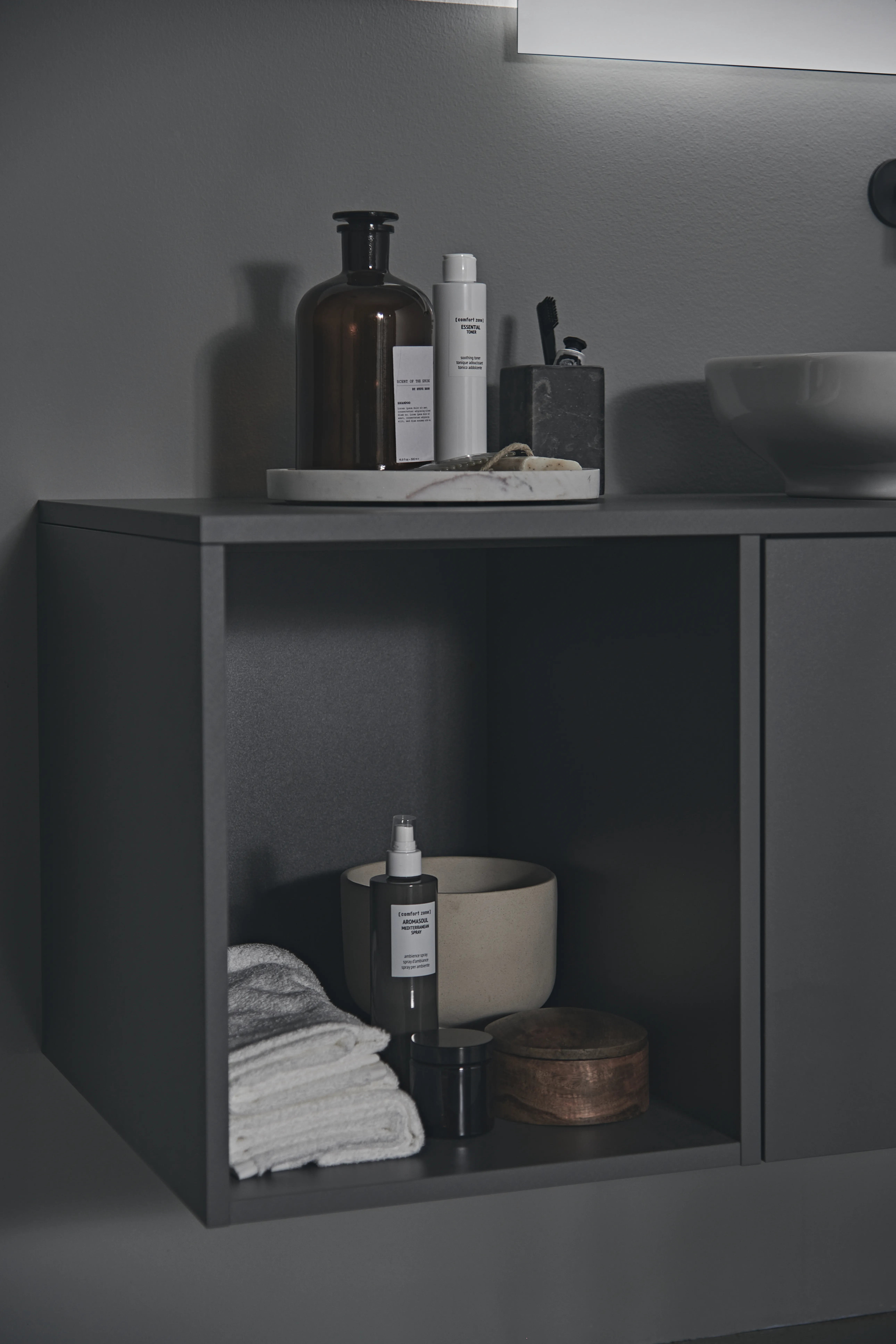 Ideal Standard Hochschrank „i.lifeB“ 40 × 44 × 50,5 cm Quarzgrau matt Ideal Standard Hochschrank „i.lifeB“ 40 × 44 × 50,5 cm Quarzgrau matt